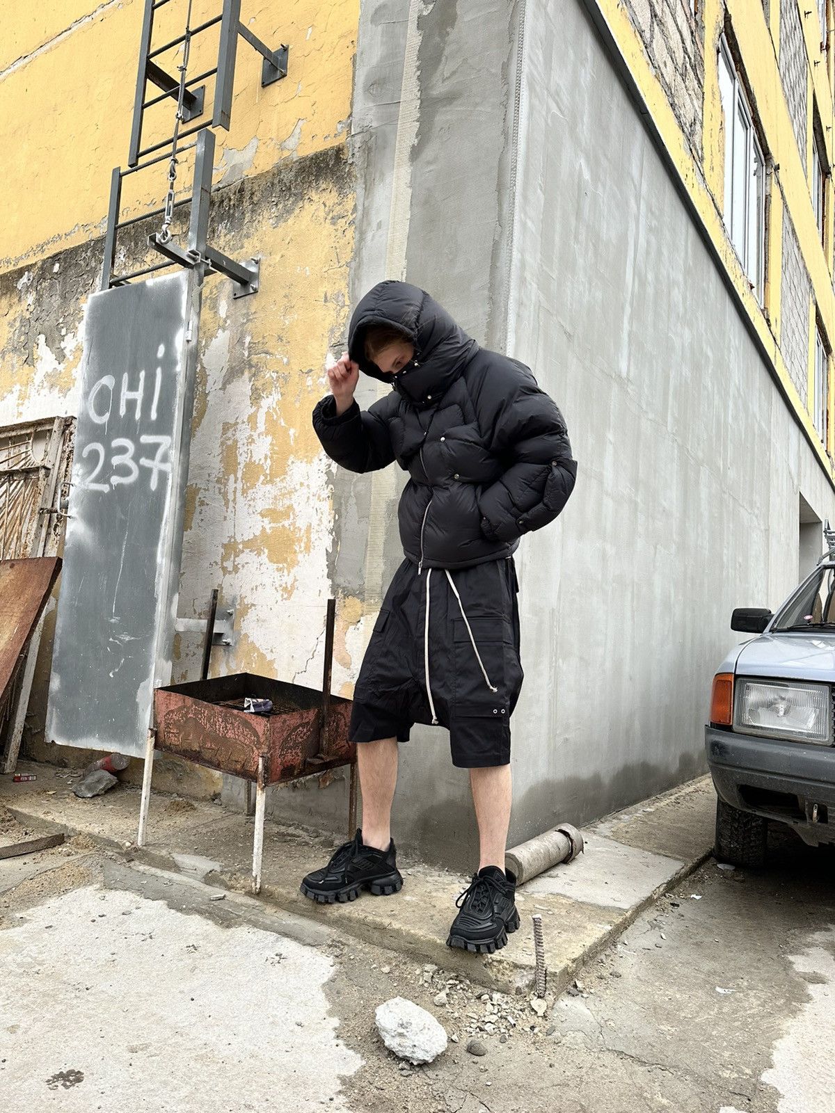 Rick Owens RARE SIZE RICK OWENS CARGO SHORTS Size US 28 / EU 44 - 4 Thumbnail
