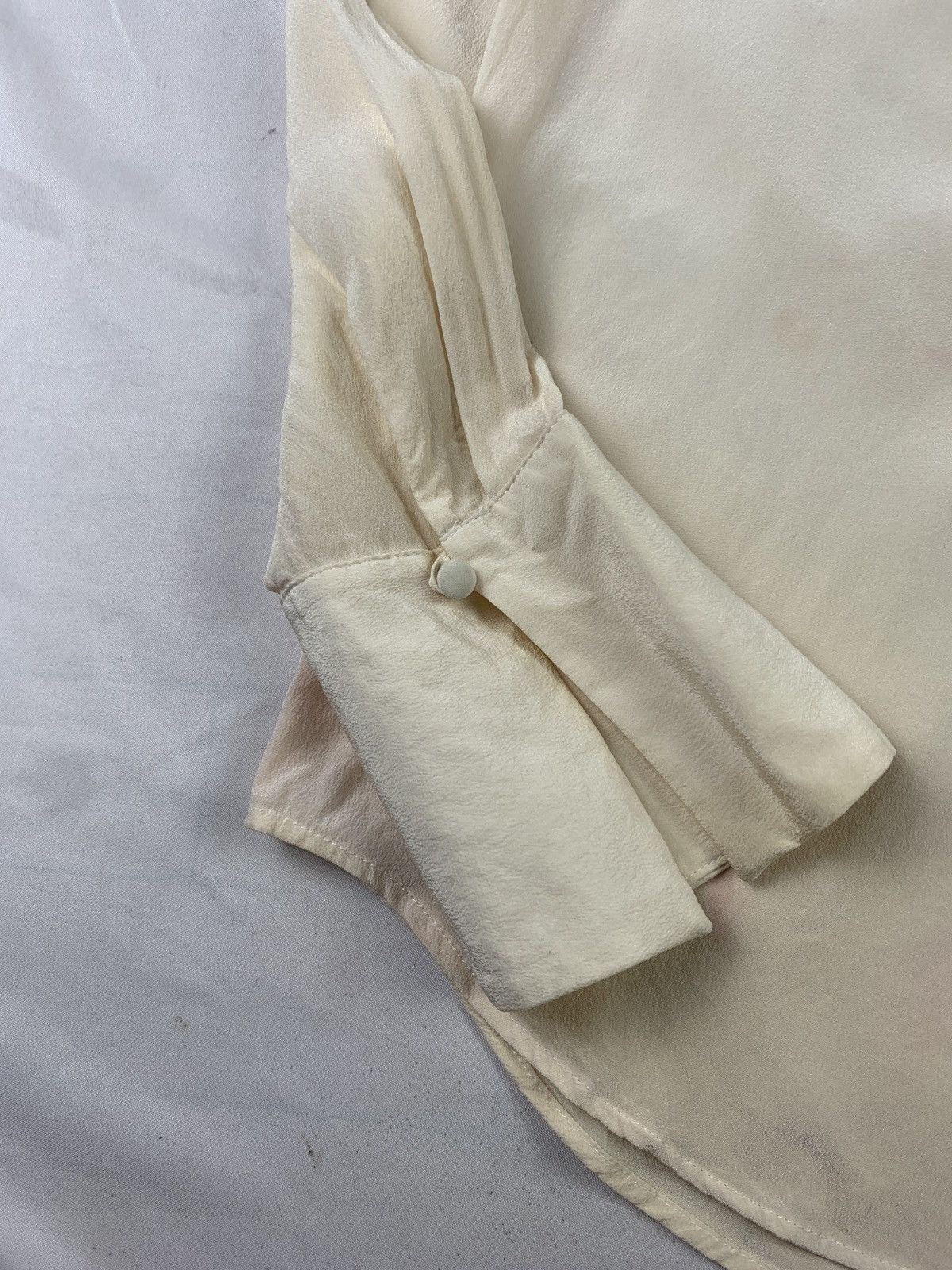 Club Monaco Club Monaco Off White Helek Knotted Buttondowns Silk Blouse Size S / US 4 / IT 40 - 5 Thumbnail