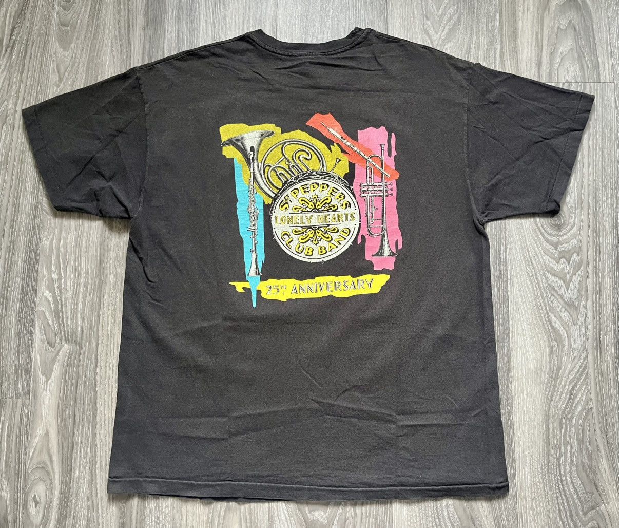 Vintage Vintage 1992 The Beatles Sgt Peppers Anniversary T-Shirt Size US XL / EU 56 / 4 - 6 Thumbnail