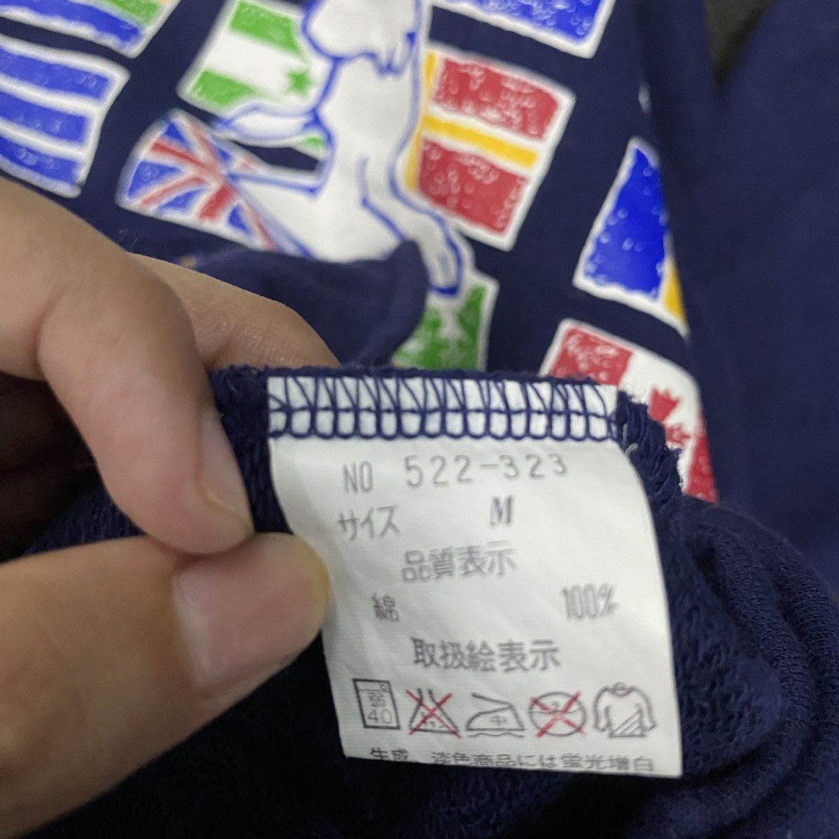 Peanuts Vintage sweatshirt peanuts snoopy country flags big logo Size US L / EU 52-54 / 3 - 9 Thumbnail
