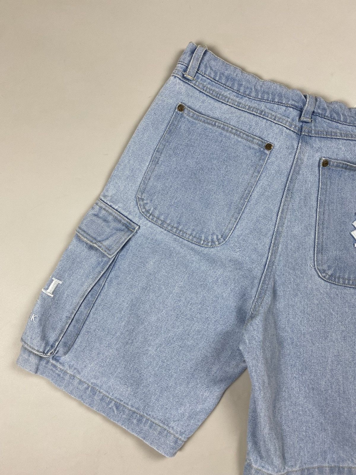Karl Kani Karl Kani men’s Cargo denim Rap Baggy shorts size M Size US 32 / EU 48 - 20 Thumbnail