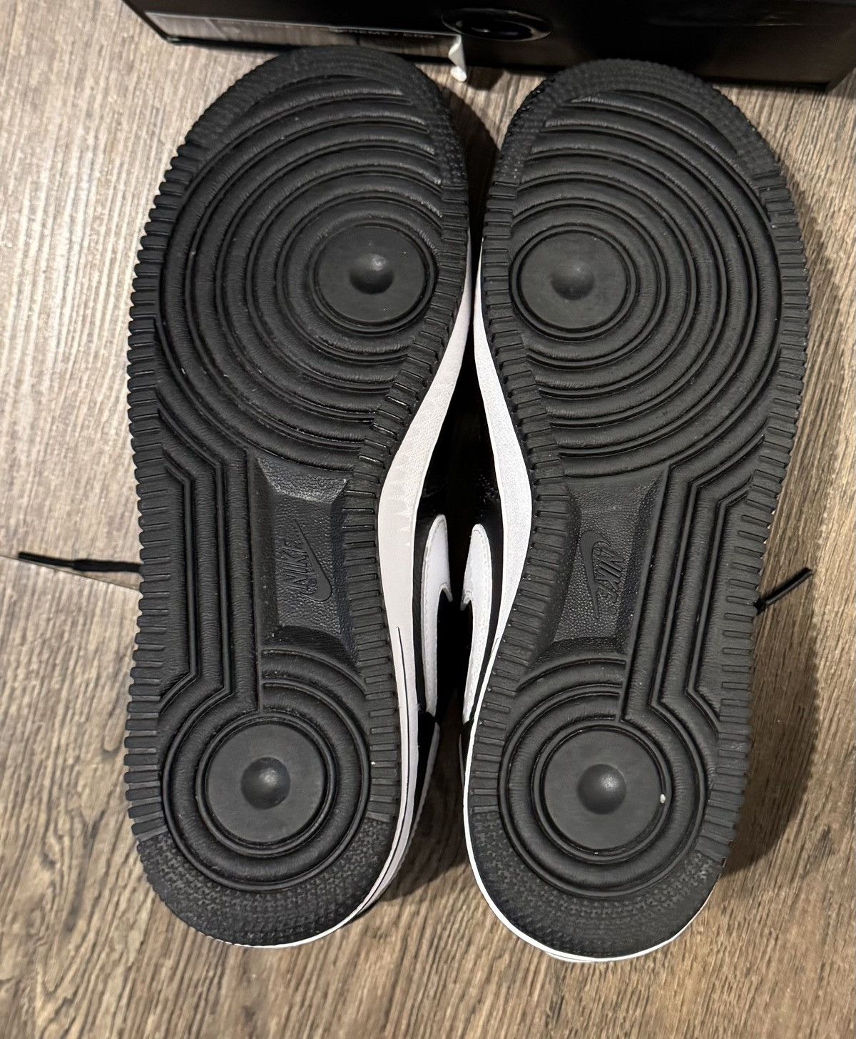 Comme des Garcons Supreme x Comme des Garçons Nike Air Force 1 (2018) VNDS Size US 9 / EU 42 - 6 Thumbnail