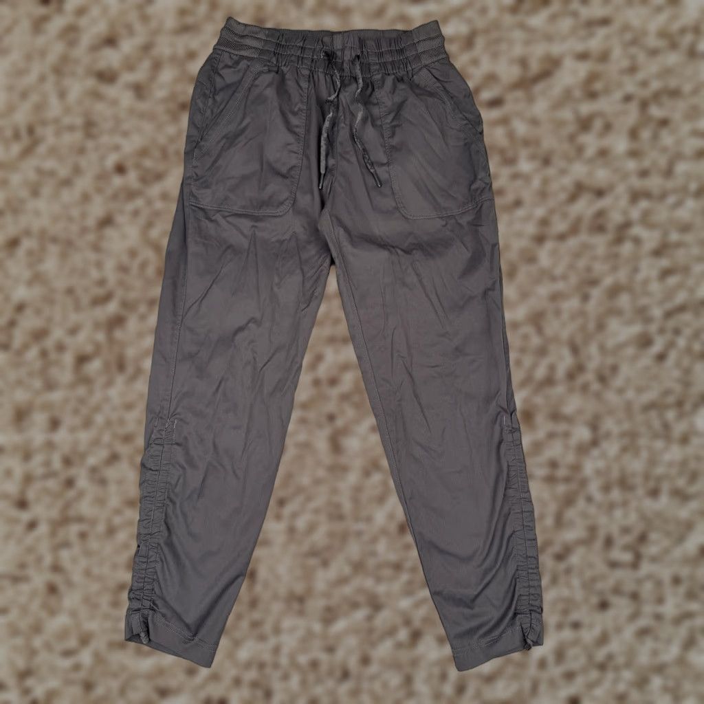 The North Face The North Face Jogger Pants Women Gray Elastic Waist Pockets 30 Inseam 25 Casual Slim Tapered Front Flat Legged Knit Polyester Sport Lounge Size 30" / US 8 / IT 44 - 1 Thumbnail