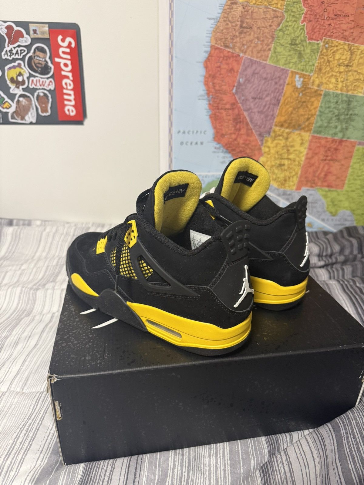 Jordan Brand Jordan 4 Thunder Size US 10 / EU 43 - 3 Thumbnail