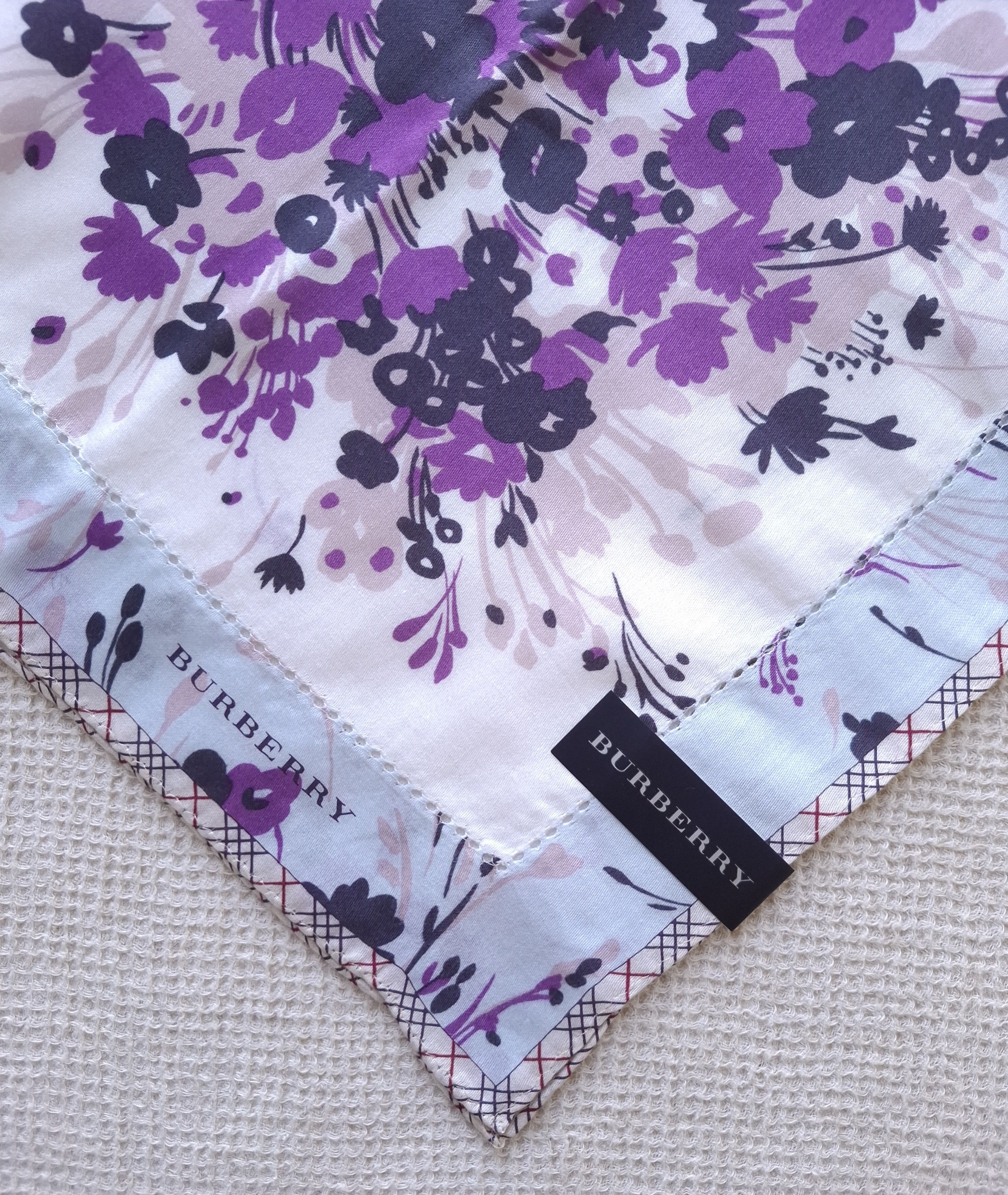 Burberry × Vintage Japan Burberry scarf/bandana handkerchief purple floral Size ONE SIZE - 1 Thumbnail