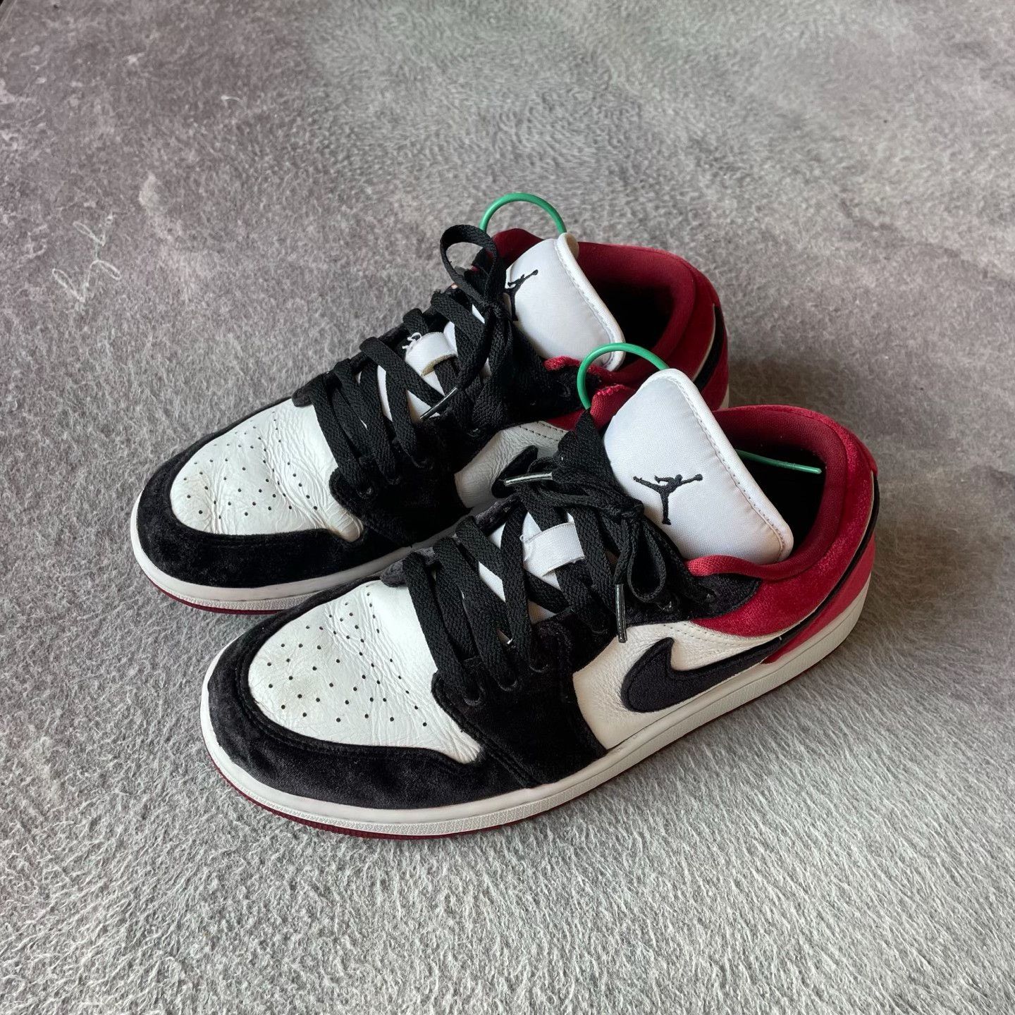 Nike Nike Silk Black Lowtop Sneakers 42 Men Size US 9 / EU 42 - 1 Thumbnail