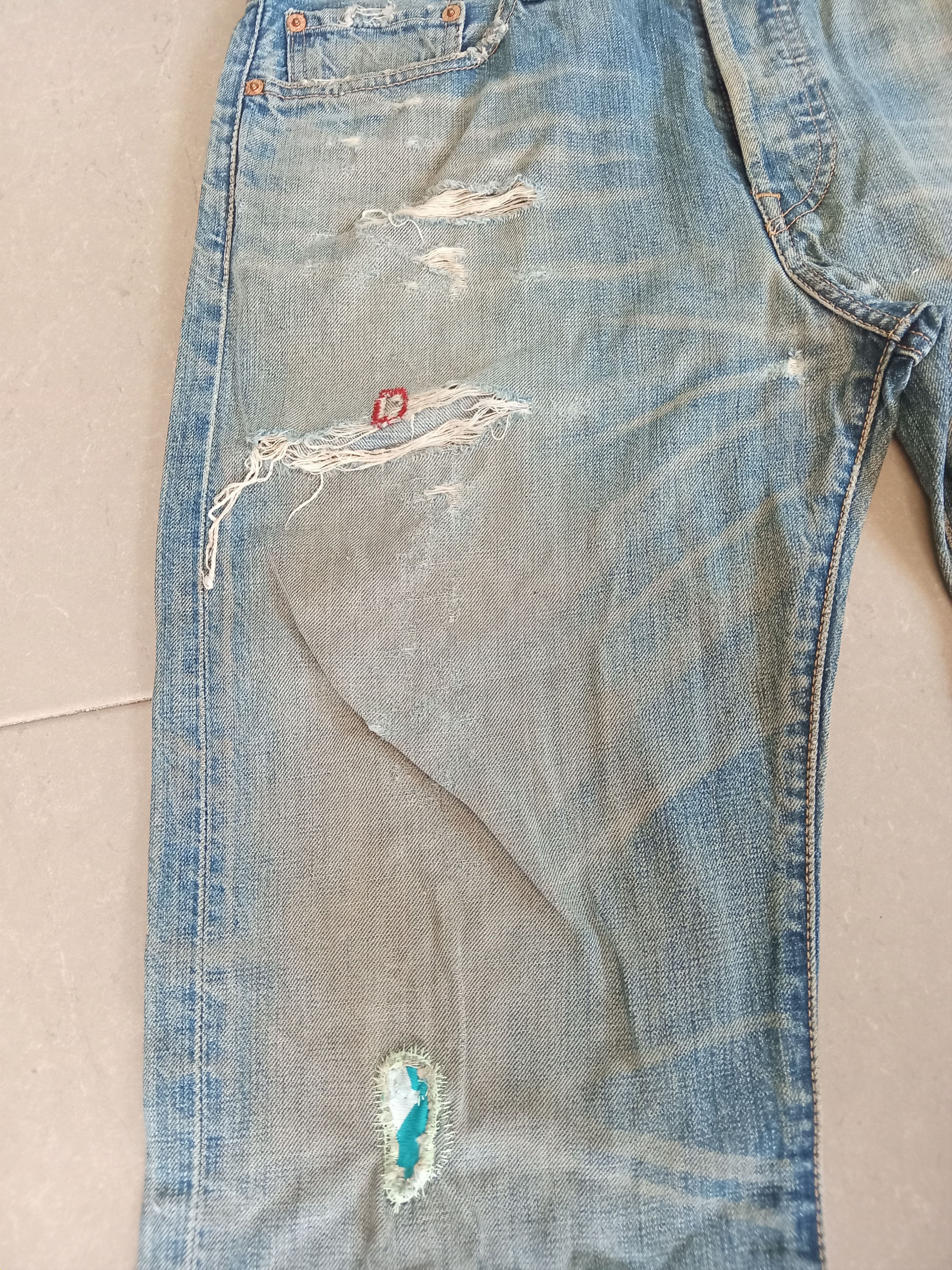 Levi's × Vintage Vintage Levi's 501 Distressed Jeans Size US 33 - 6 Thumbnail