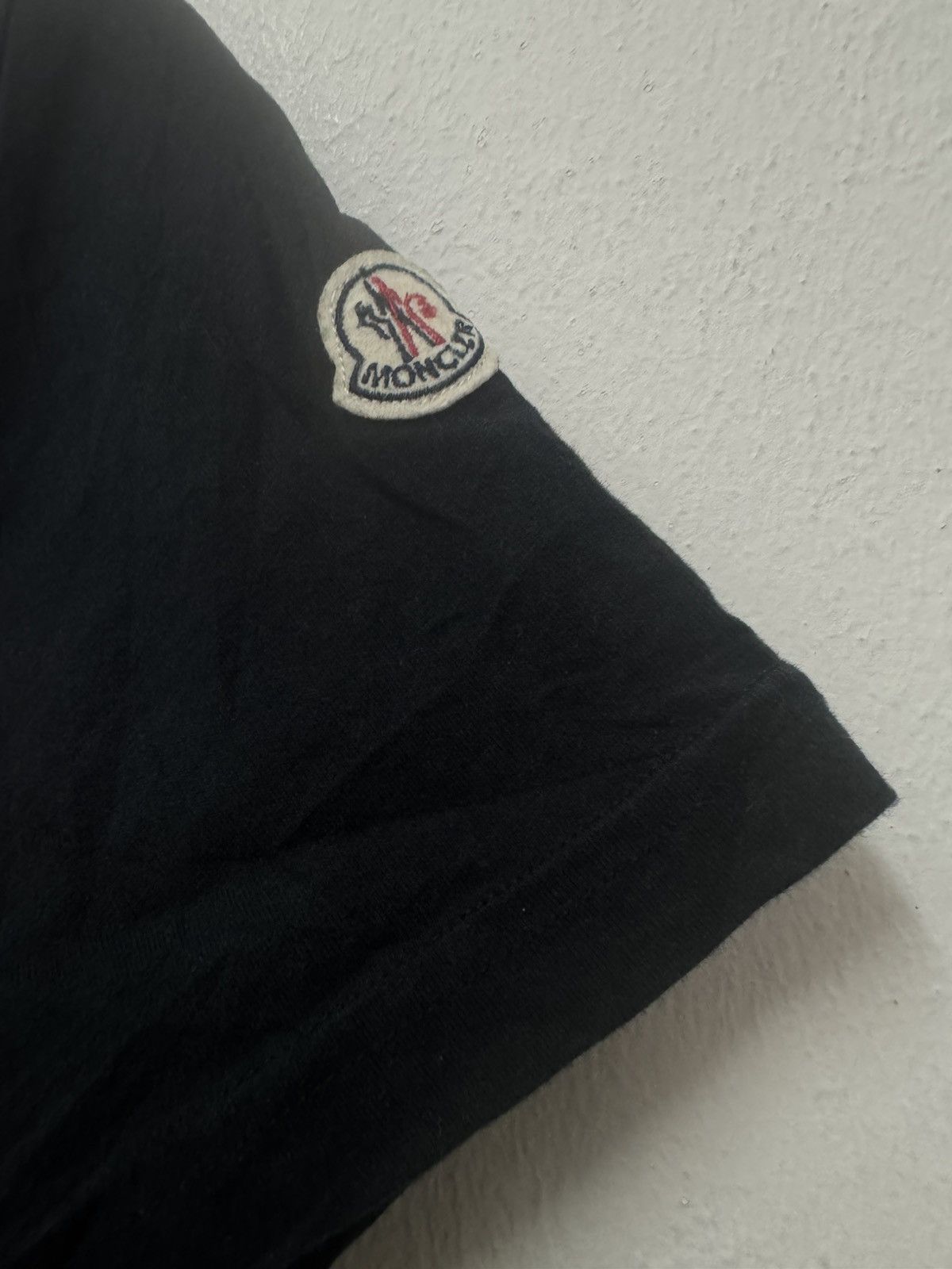 Moncler Moncler V neck T shirt Size US S / EU 44-46 / 1 - 3 Thumbnail