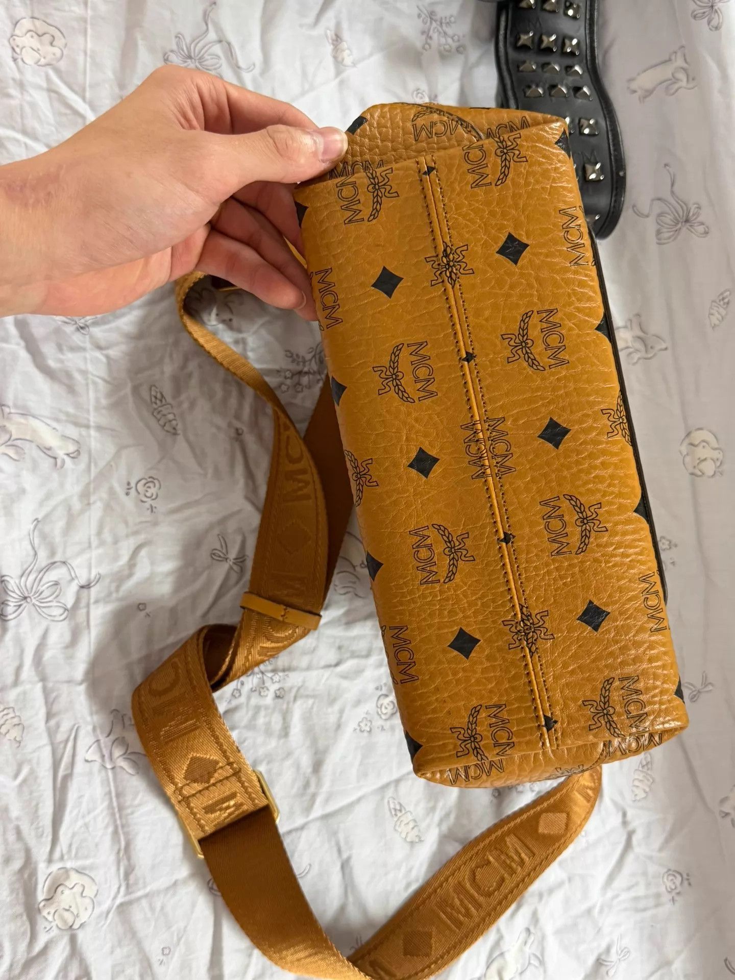 MCM MCM Yuanbao Bag Size ONE SIZE - 3 Thumbnail