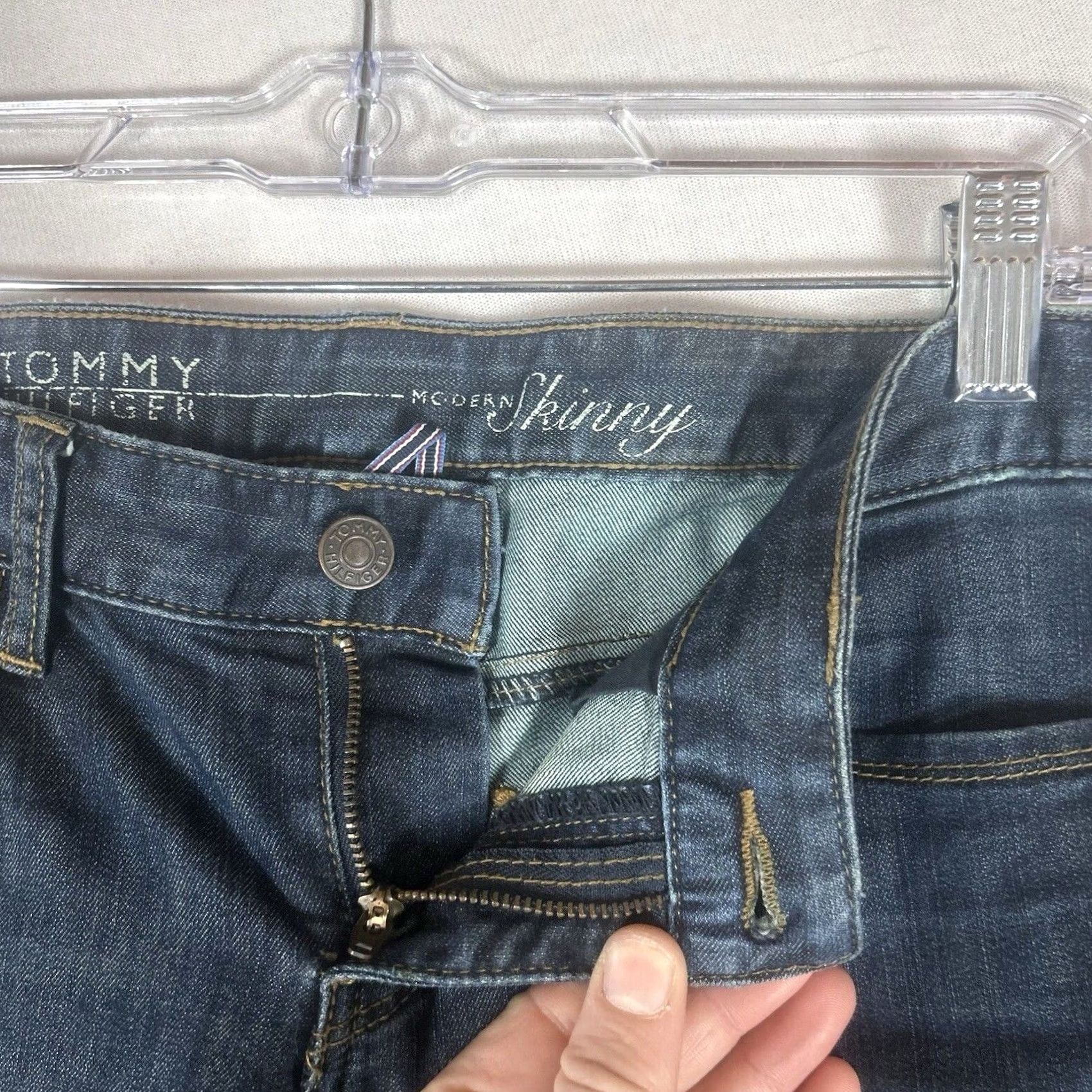Tommy Hilfiger Tommy Hilfiger Jeans Women Skinny 4 Dark Wash Denim Low Rise 29in Inseam Modern Classic Size 27" / US 4 / IT 40 - 2 Thumbnail
