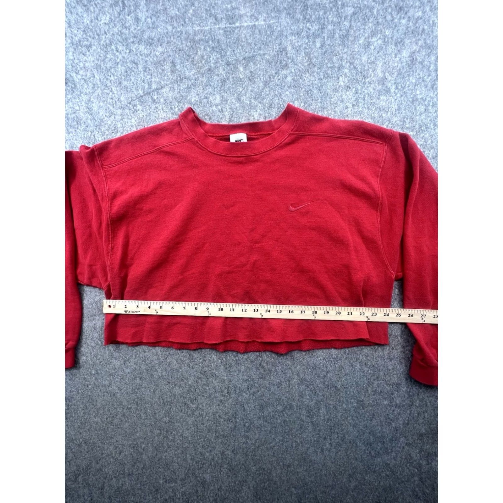 Nike VINTAGE Nike Women's Cropped Red Long Sleeve Sweatshirt XL Shirt Women Red 1990s Graphic Sportswear/Bangladesh Size XL / US 12-14 / IT 48-50 - 2 Thumbnail