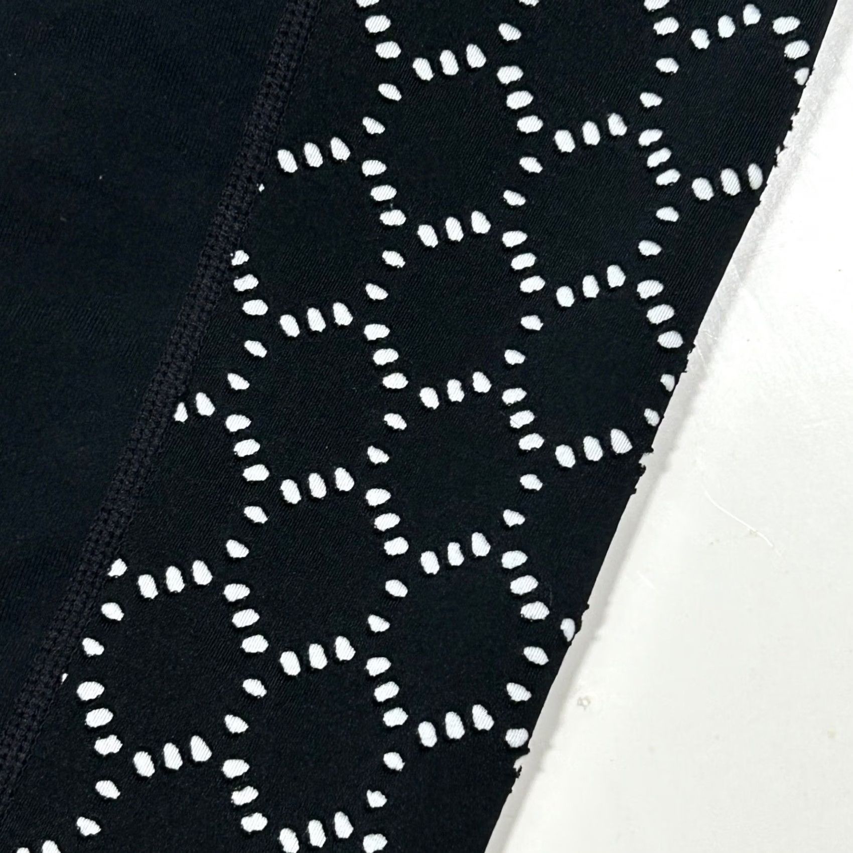 Athleta Athleta High Rise Mosaic Chaturanga Crop Leggings Black Eyelet Athletic XS Women Size 26" / US 2 / IT 38 - 4 Thumbnail