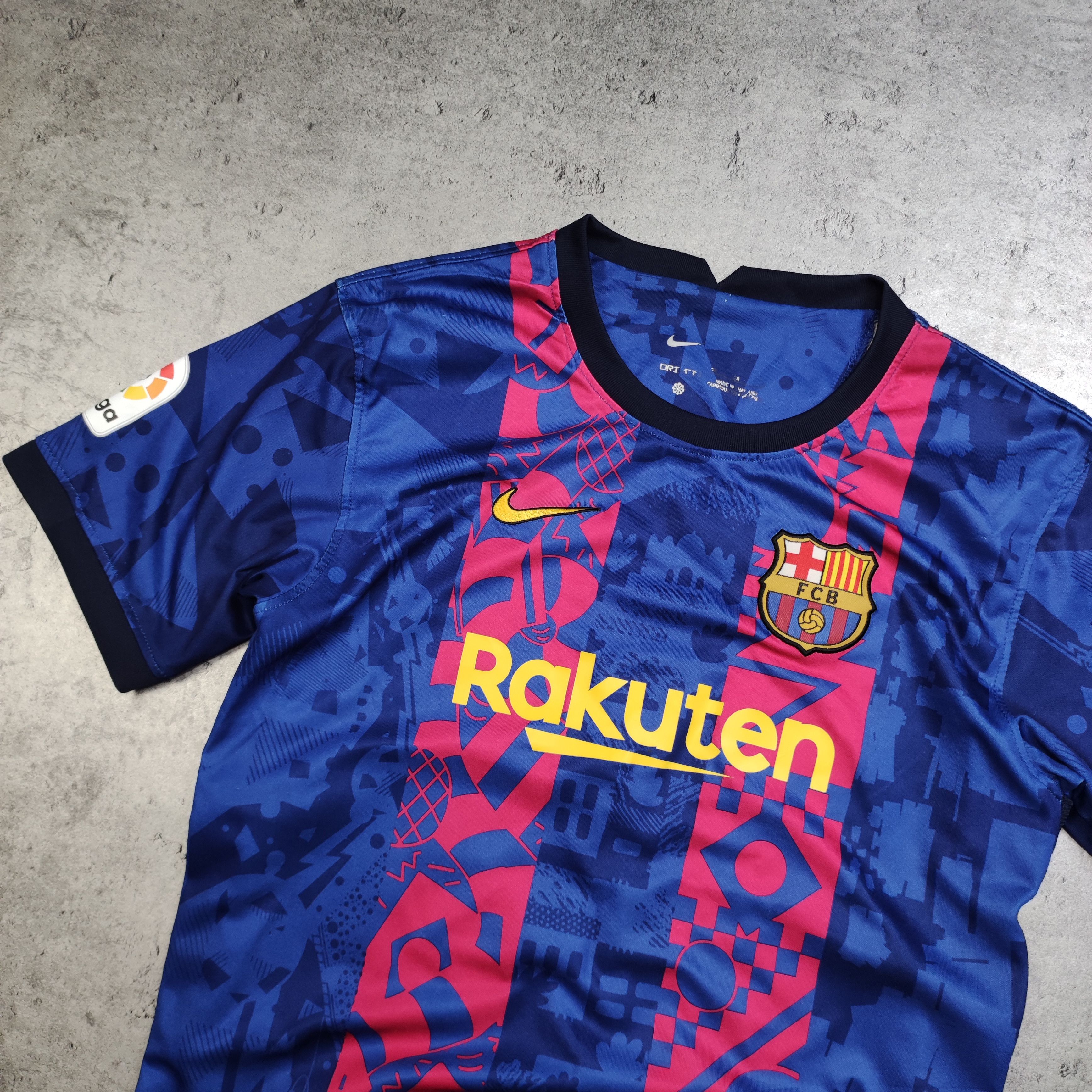 Other RARE FC Barcelona 2021 Third #25 Aubameyang Soccer Jersey Size US XS / EU 42 / 0 - 4 Thumbnail