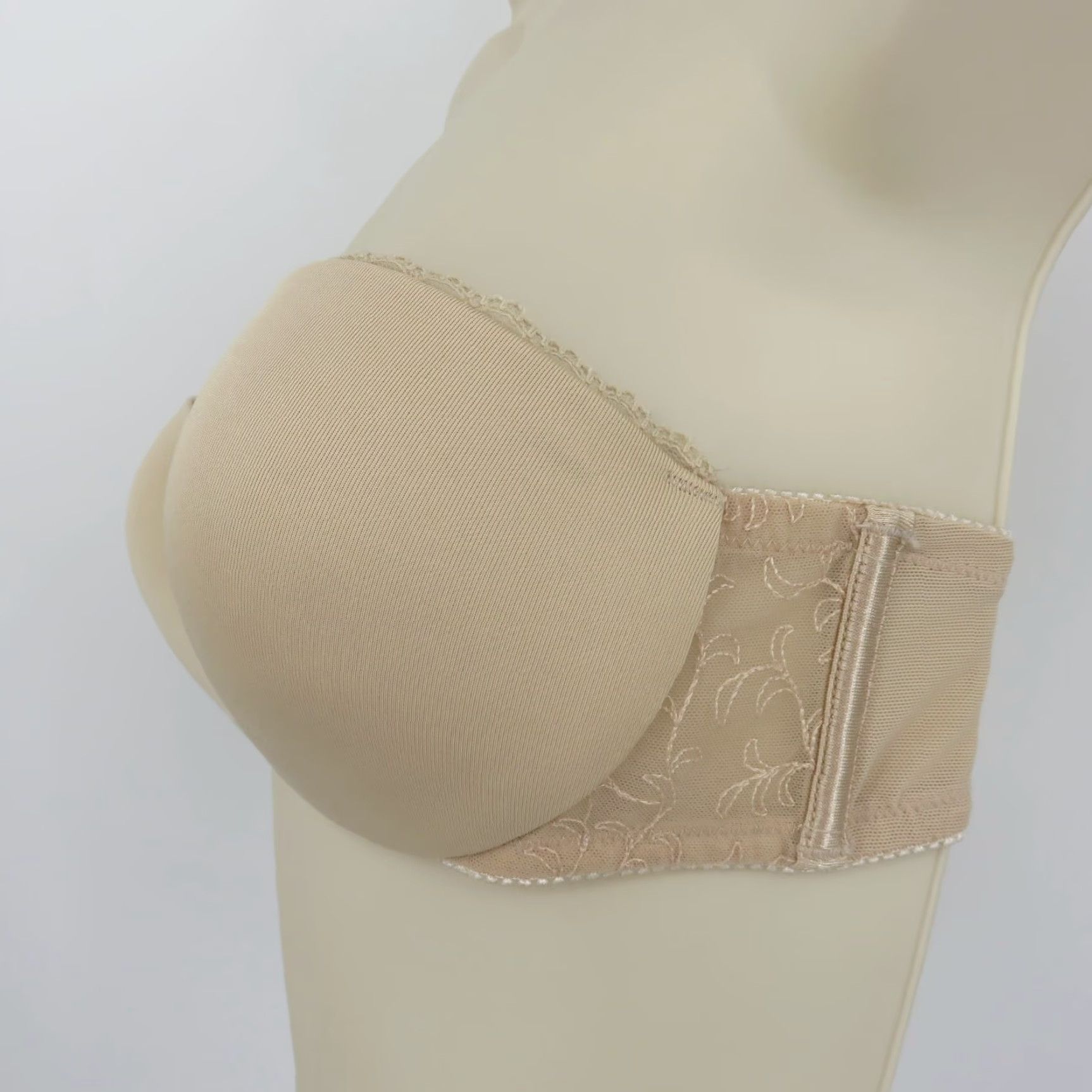 Vintage **Lily of France 34B Underwire Padded Strapless Solid Beige Bra** User: **Lily of France 34B Solid Beige Underwire Padded Strapless Bra** Size ONE SIZE - 4 Thumbnail