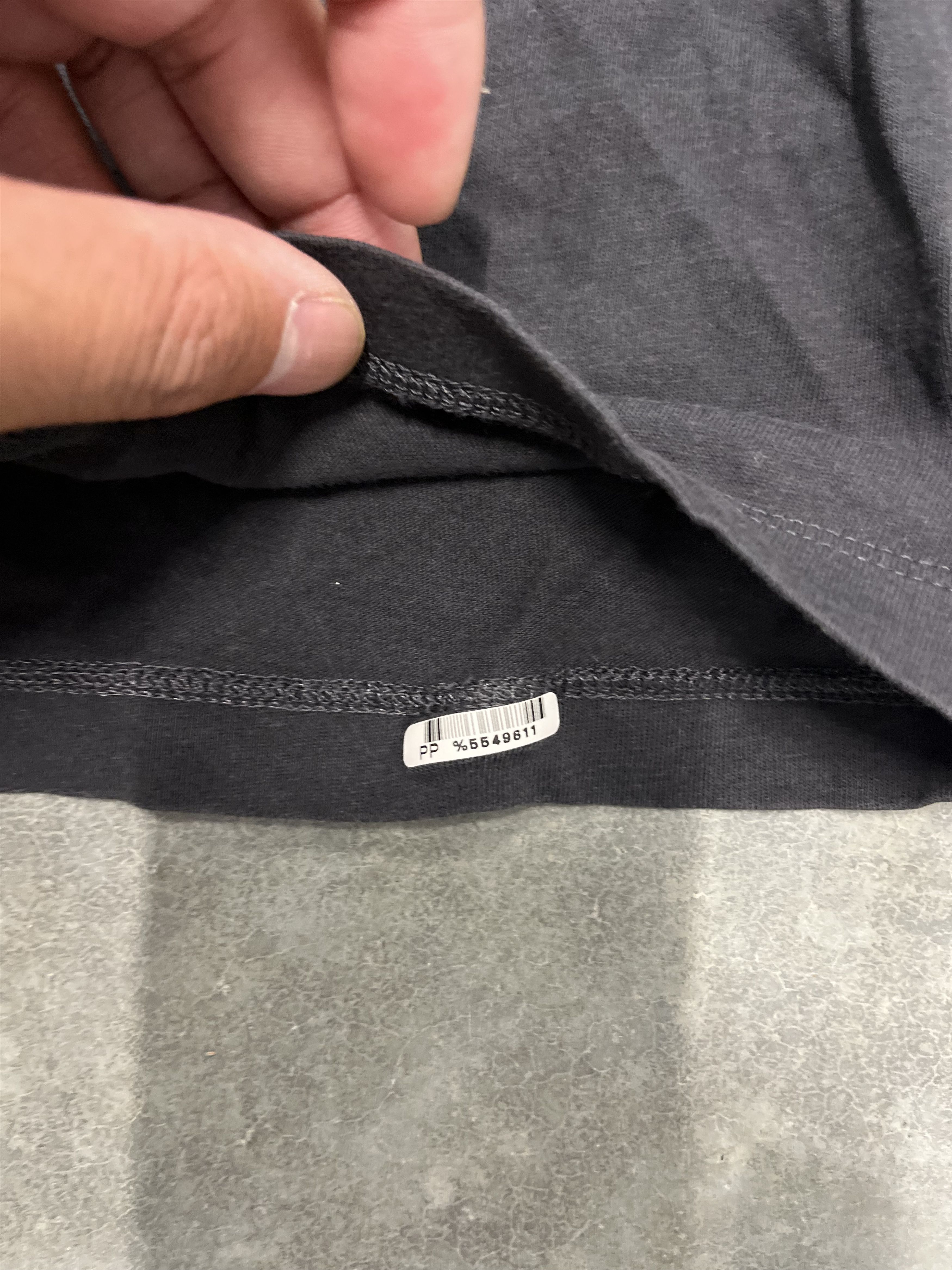 Gucci GUCCI Metal Logo T-Shirt in Black Sz L Size US L / EU 52-54 / 3 - 4 Thumbnail