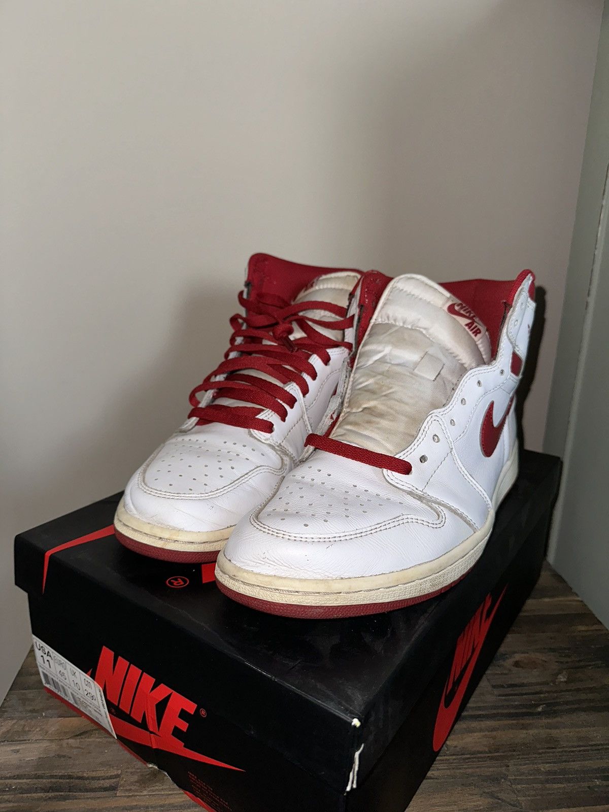Jordan Brand × Nike Jordan 1 Metallic Red Size US 11 / EU 44 - 1 Thumbnail