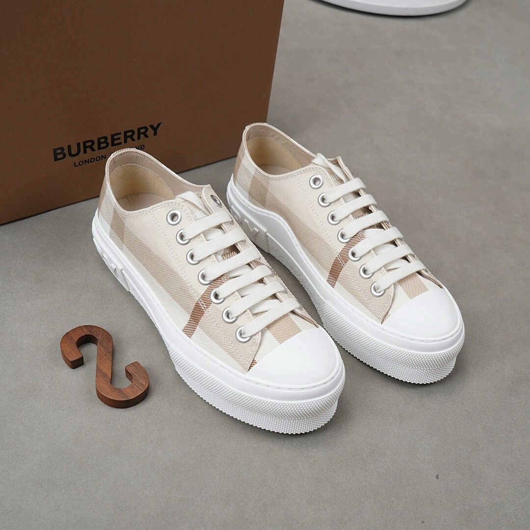 Burberry Burberry Canvas Fashion Sneakers for Women Size US 4 / IT 34 - 1 Thumbnail