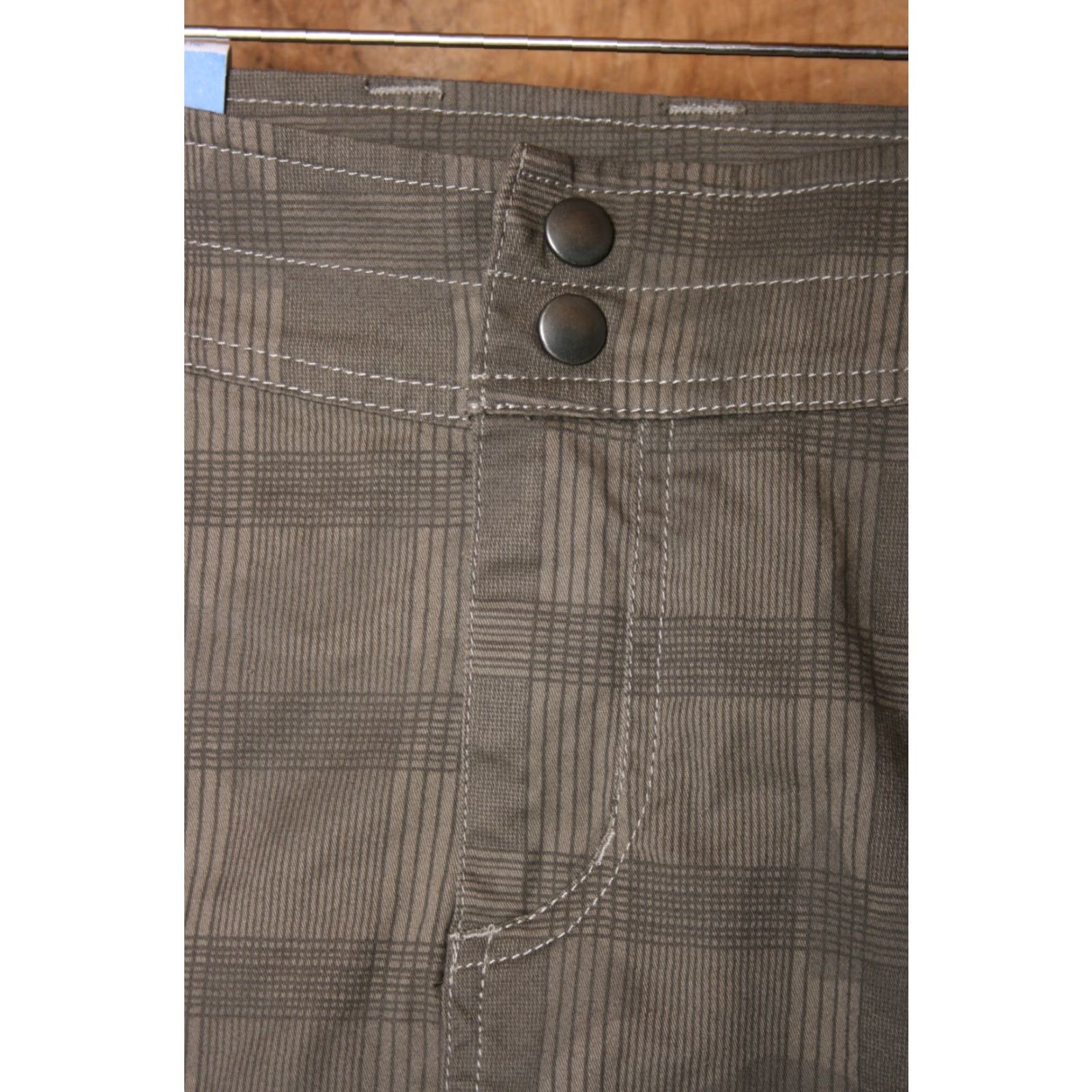 Vintage KUHL Katr ina Brown Plaid Cargo Skirt Sz 4 Women Cotton Elastane Regular 2% 98% Short Brown Plaid Cargo Skirt Womens 4 Size 27" / US 4 / IT 40 - 2 Thumbnail