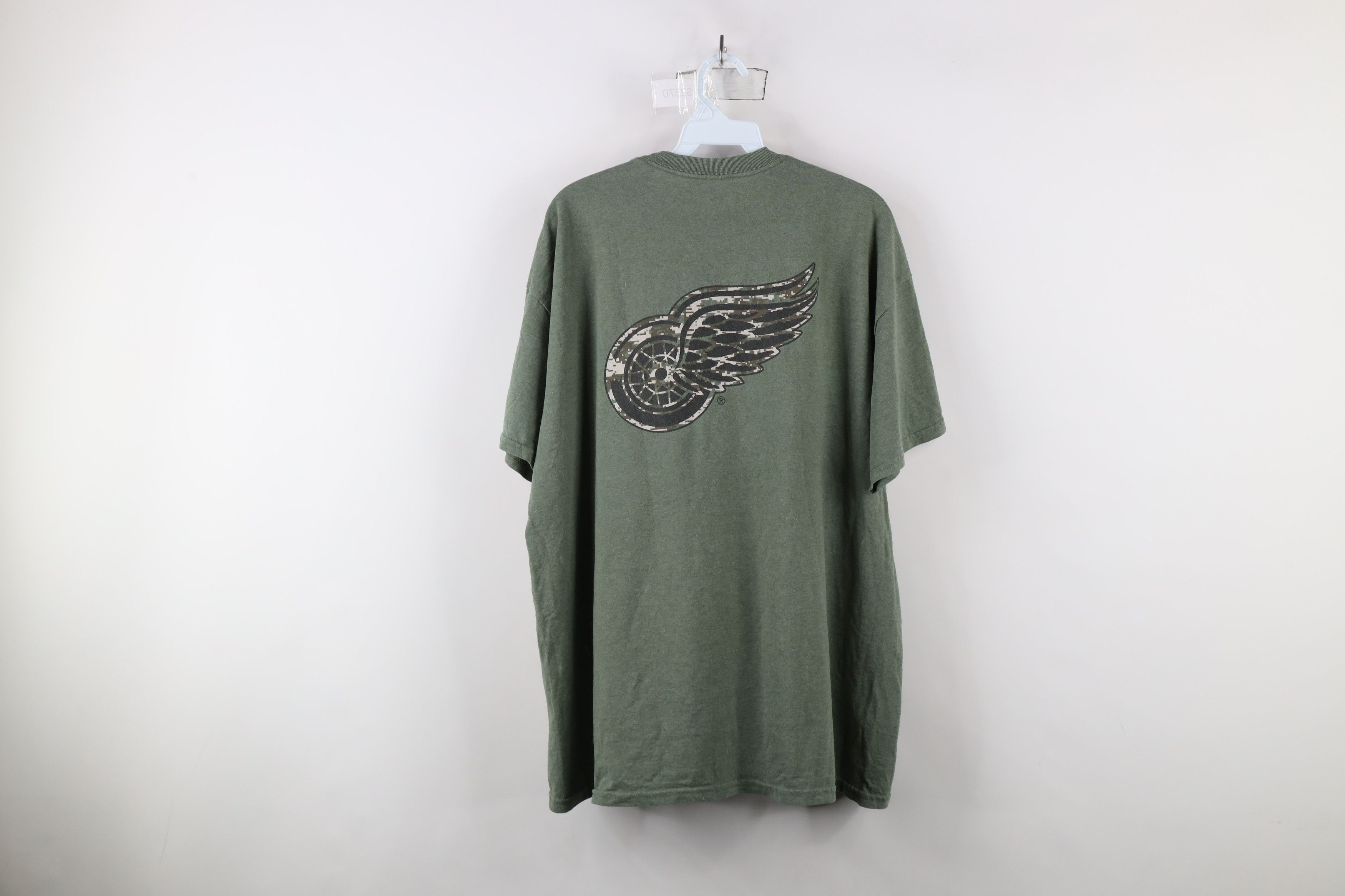 Vintage Vintage SGA Hockeytown Camouflage Detroit Red Wings T-Shirt Size US XL / EU 56 / 4 - 7 Thumbnail