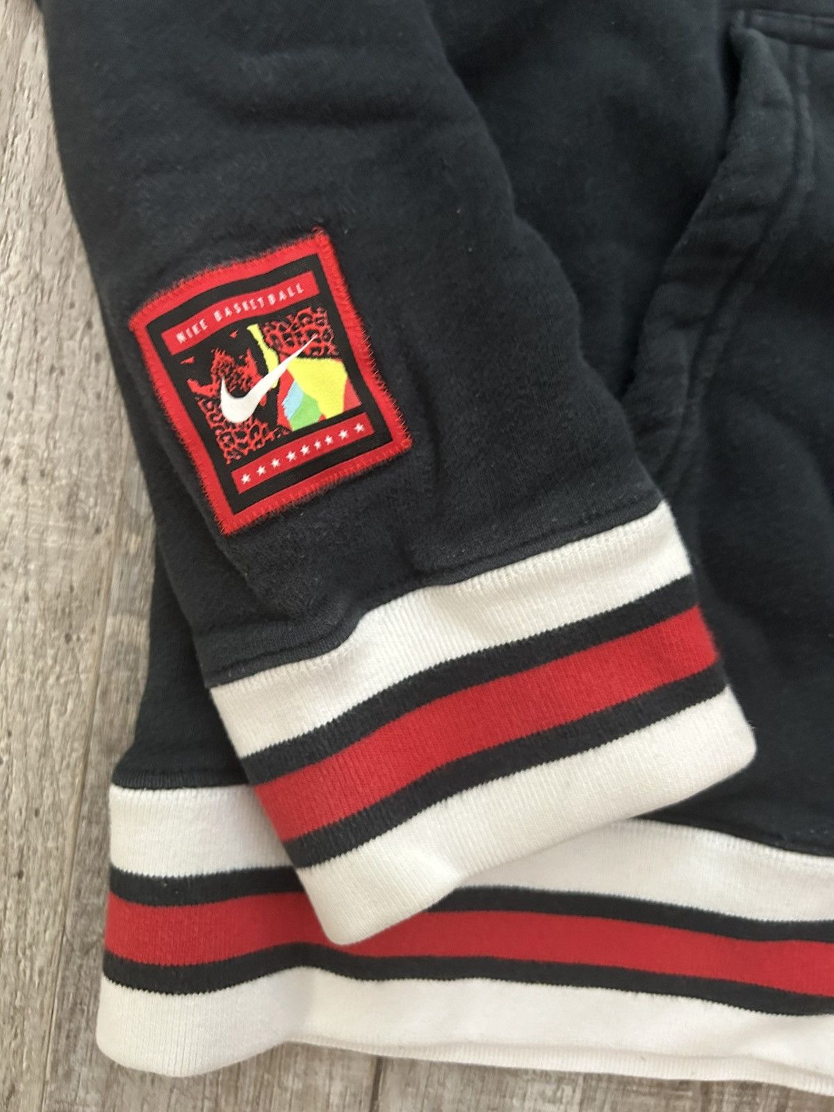 Nike Nike Basketball Hoodie Black Red Stripes Streetwear Sz Large Size US L / EU 52-54 / 3 - 3 Thumbnail