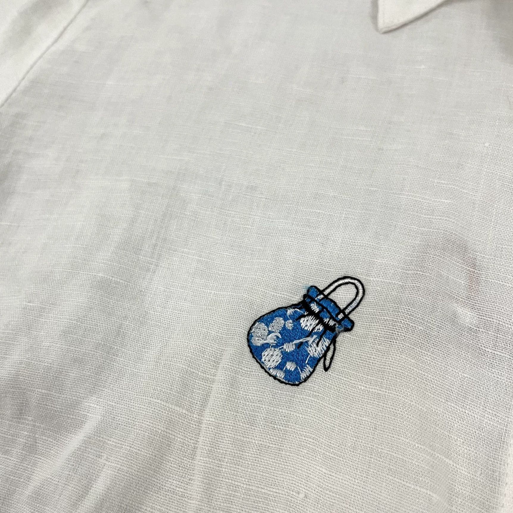 Vintage Edward Shirt Womens Large White 100% Irish Linen Tie Front Embroidered Pursed Bag Casual Shirt Womens L White Embroidered Linen Tie Front Edward Shirt Size L / US 10 / IT 46 - 3 Thumbnail