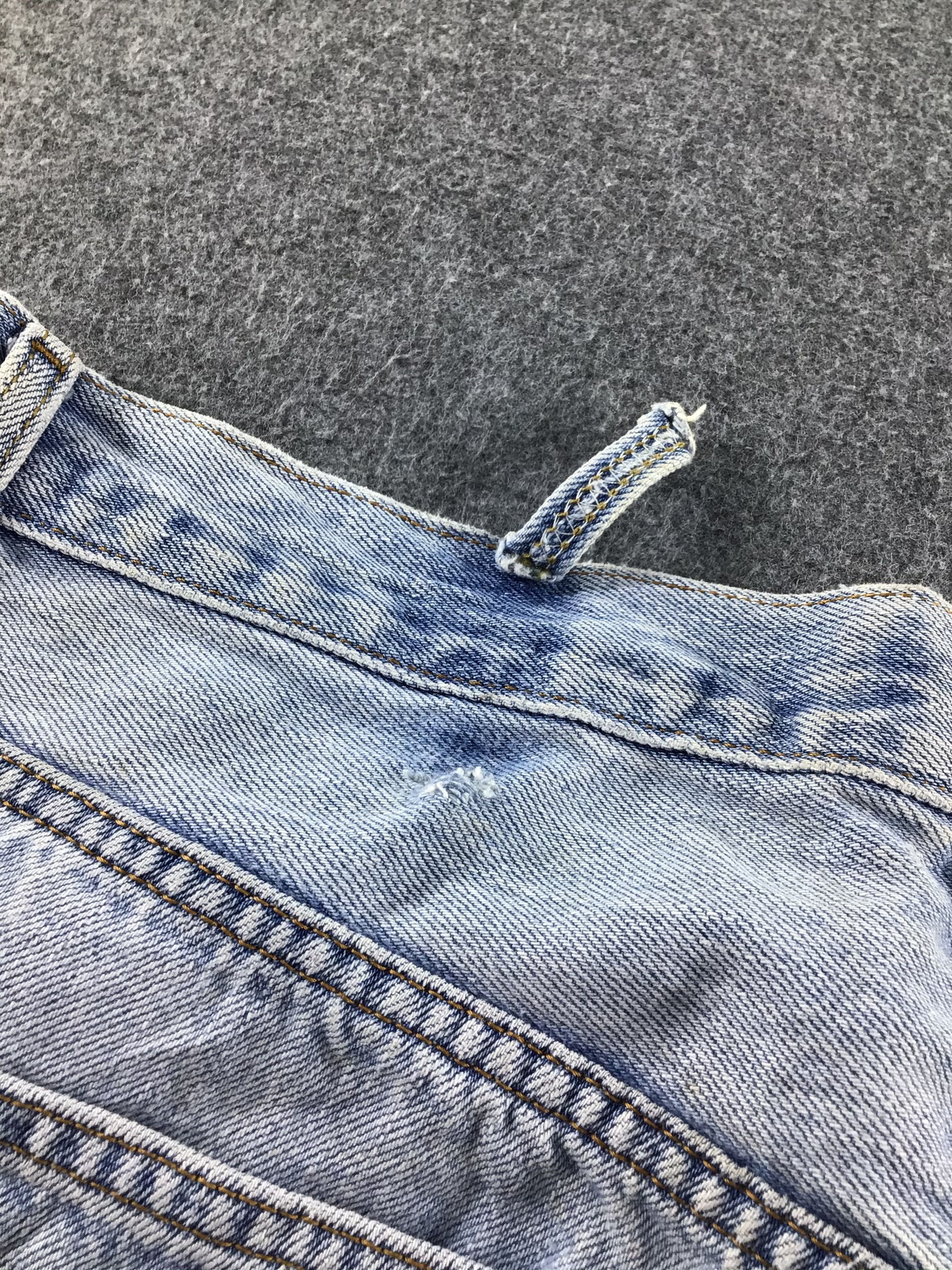 Levi's Vintage Levis 505 Jeans Light Wash Denim -J578 Size US 35 - 8 Thumbnail