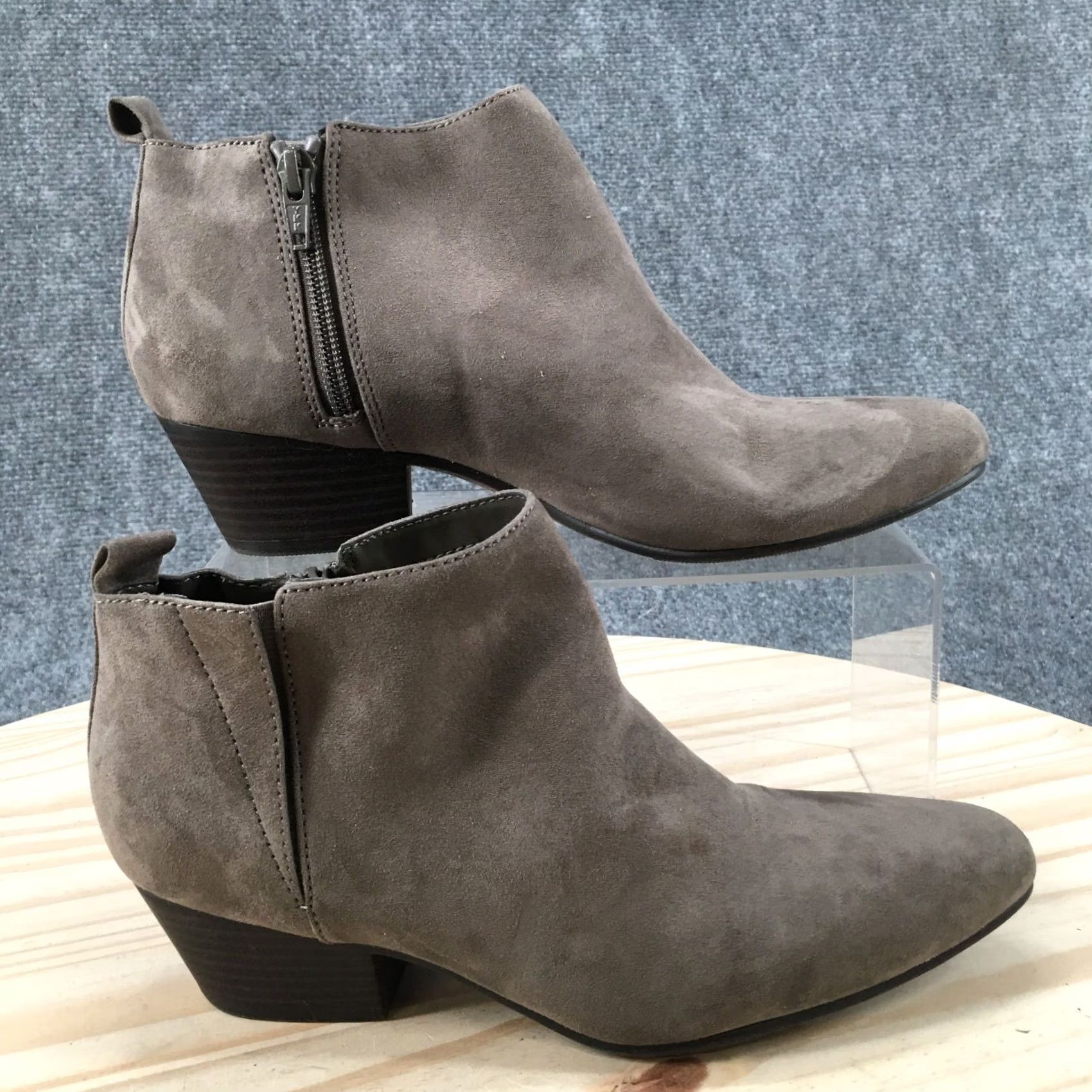Old Navy Old Navy Boots Womens 7 Ankle Booties Beige Fabric Zipper Casual Knobbed Heel Shoes Size US 7 / IT 37 - 2 Thumbnail