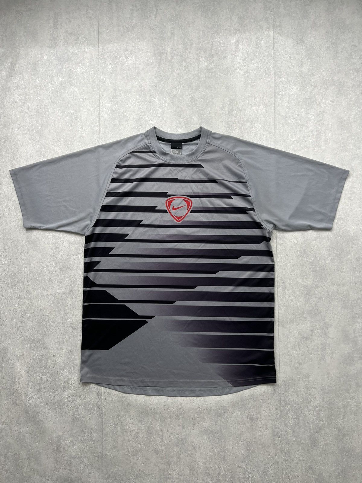 Nike 00's NIKE TEAM CENTR SWOOSH LOGO Y2K TEE Size US XL / EU 56 / 4 - 1 Thumbnail