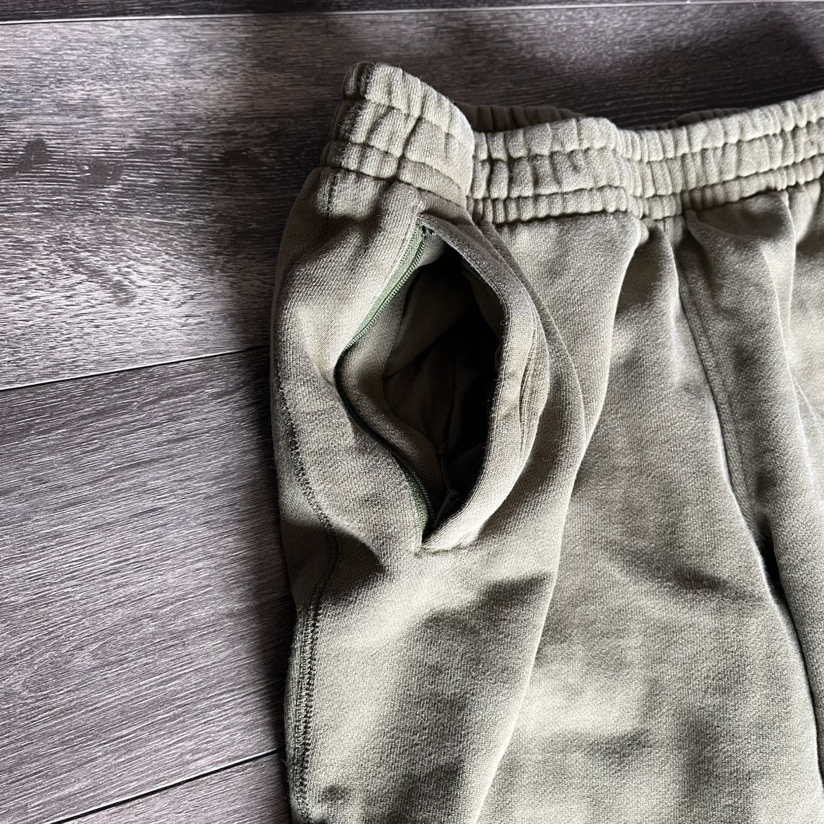 Humanrace Adidas x Humanrace Pharrell Williams Olive Khaki Sweatpants Size US 32 / EU 48 - 7 Thumbnail