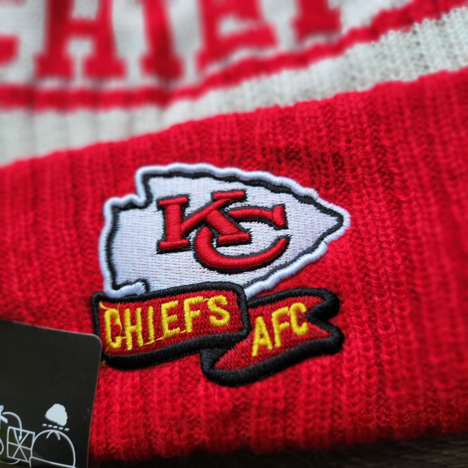 Other NWT Kansas City Chiefs Sports Knit Pom Beanie Fleece Lining Size ONE SIZE - 4 Thumbnail