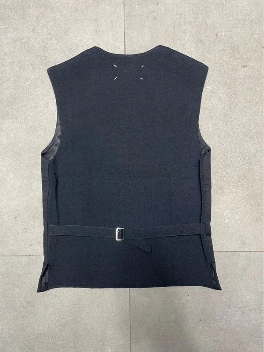 Maison Margiela Maison Margiela Line 14 V-neck Slim-Fit Knit Sleeveless Vest Size US S / EU 44-46 / 1 - 7 Thumbnail