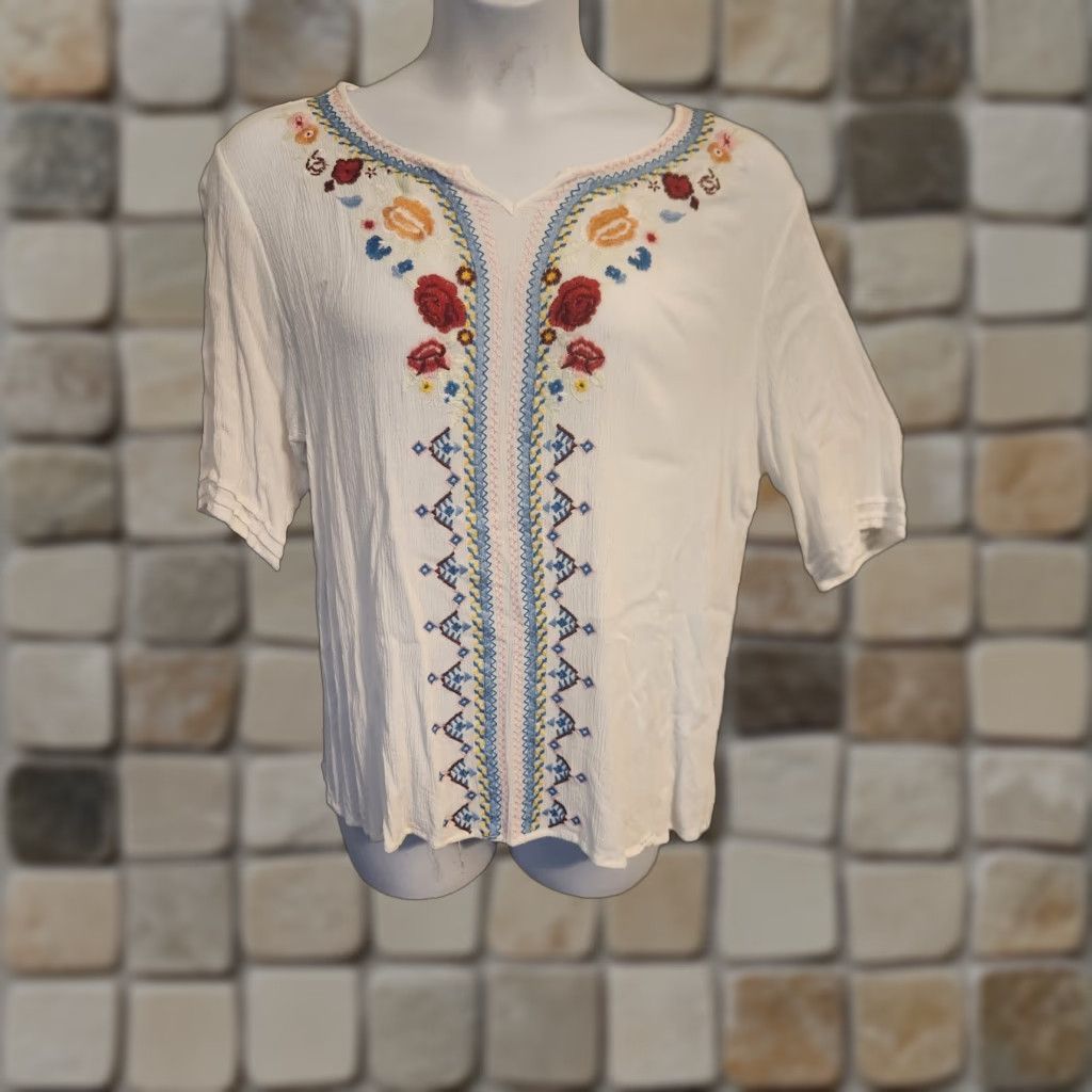 Vintage Liv Los Angeles White Crinkle Embroidered Floral Top Hippie Boho 3X Women Blouse Short Sleeve V-Neck Plus Size White Embroidered Bohemian 90s Theme? Size XXL / US 16-18 / IT 52-54 - 1 Thumbnail