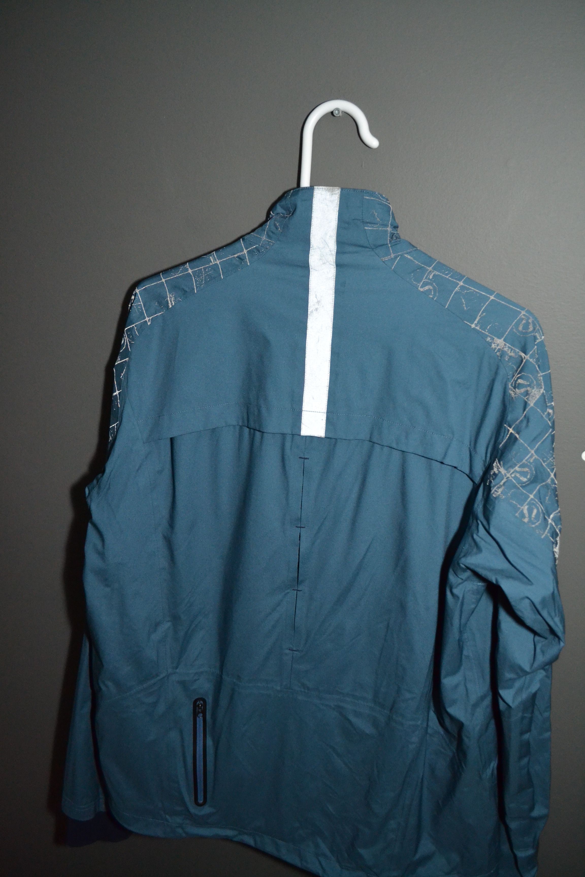 Lululemon Lululemon Sport Running Jacket size L Blue Reflective Nylon Size US L / EU 52-54 / 3 - 8 Thumbnail