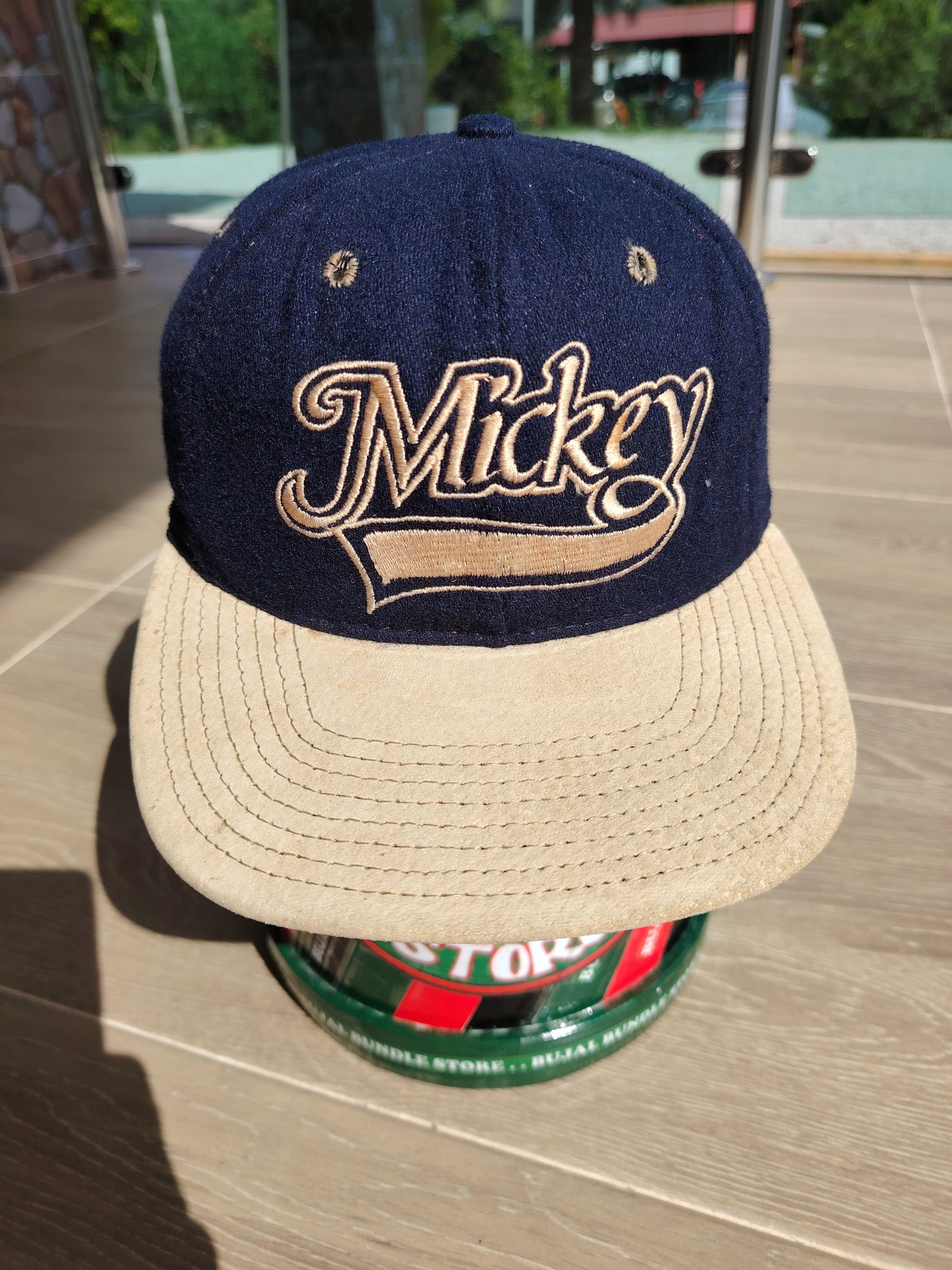 Disney × Mickey Mouse × Vintage Vintage Mickey Mouse Suede Brim USA SnapBack Hat Size ONE SIZE - 1 Thumbnail