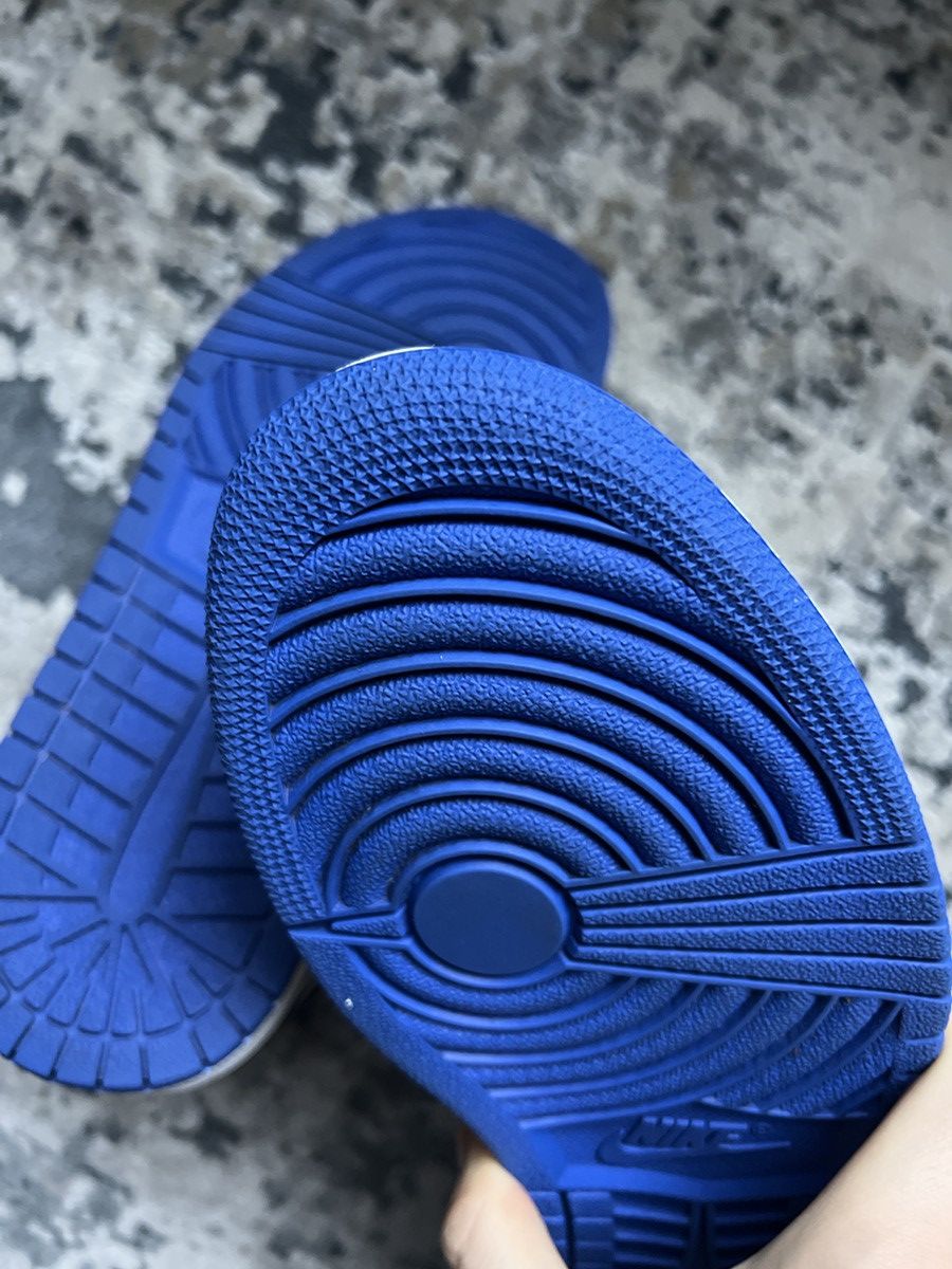 Jordan Brand Size 11 Air Jordan Retro 1 “Royal Toe” Size US 11 / EU 44 - 9 Thumbnail