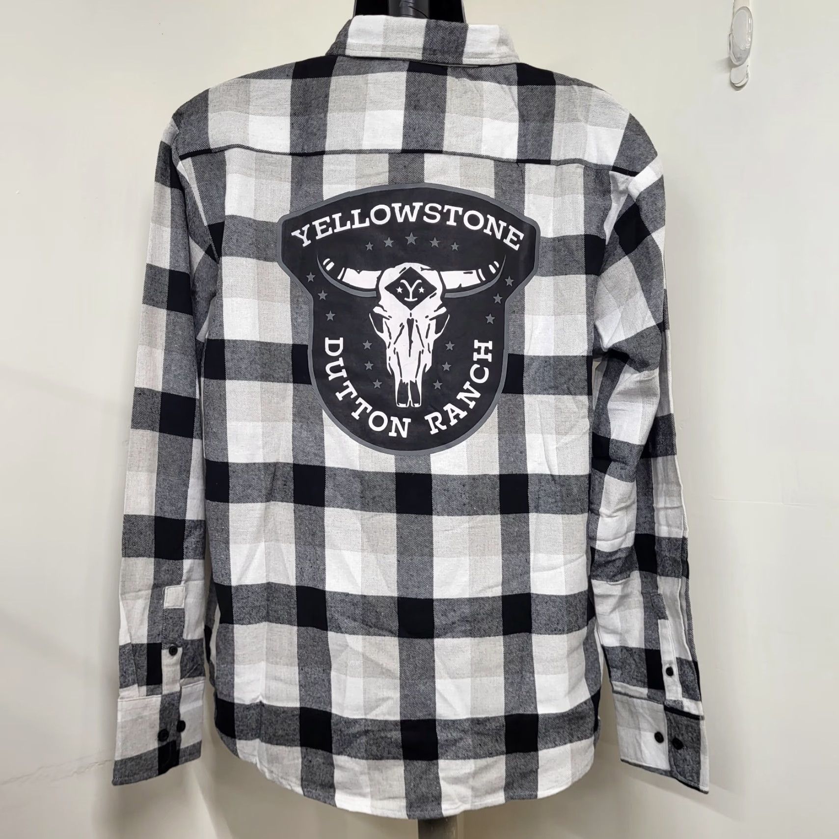 Vintage Yellowstone Flannel Shirt Mens Size M White Black Long Sleeve Dutton Ranch Button-Up Shirt, Buffalo Plaid, Western, Casual, Workwear, Swinging back? Size US M / EU 48-50 / 2 - 2 Thumbnail