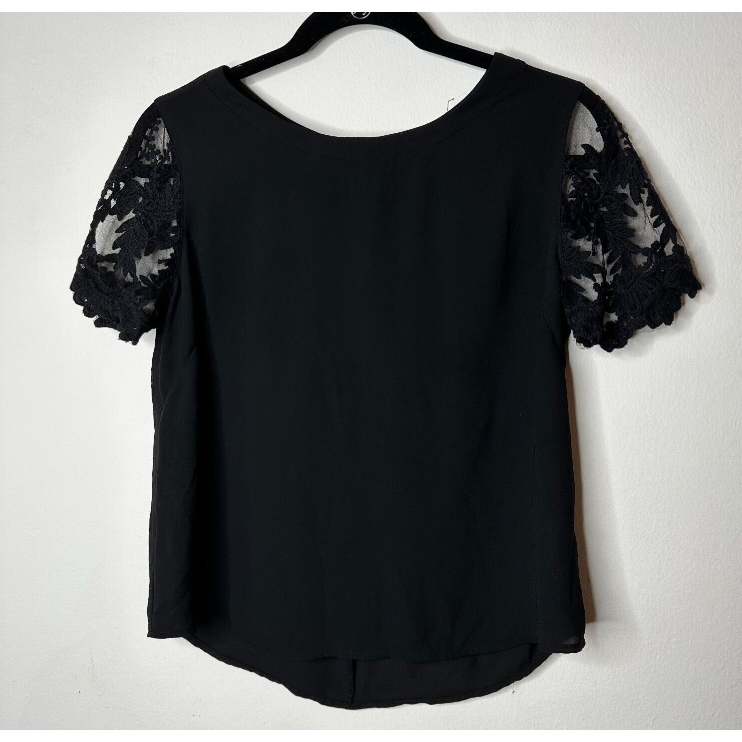 Other Lush Black Sheer Mesh Floral Lace Short Sleeve Keyhole Top M Size M / US 6-8 / IT 42-44 - 1 Thumbnail