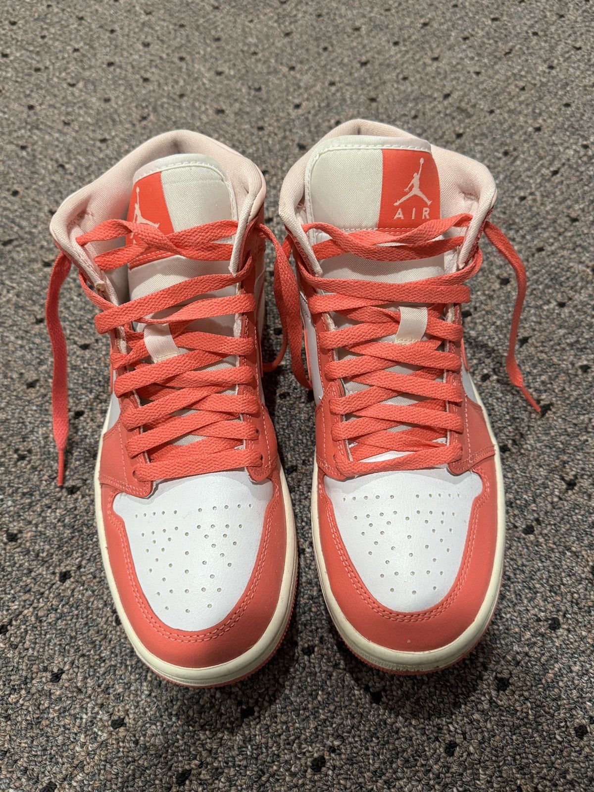 Jordan Brand Air Jordan 1 Mid "Strawberries & Cream" Size US 8.5 / IT 38.5 - 2 Thumbnail