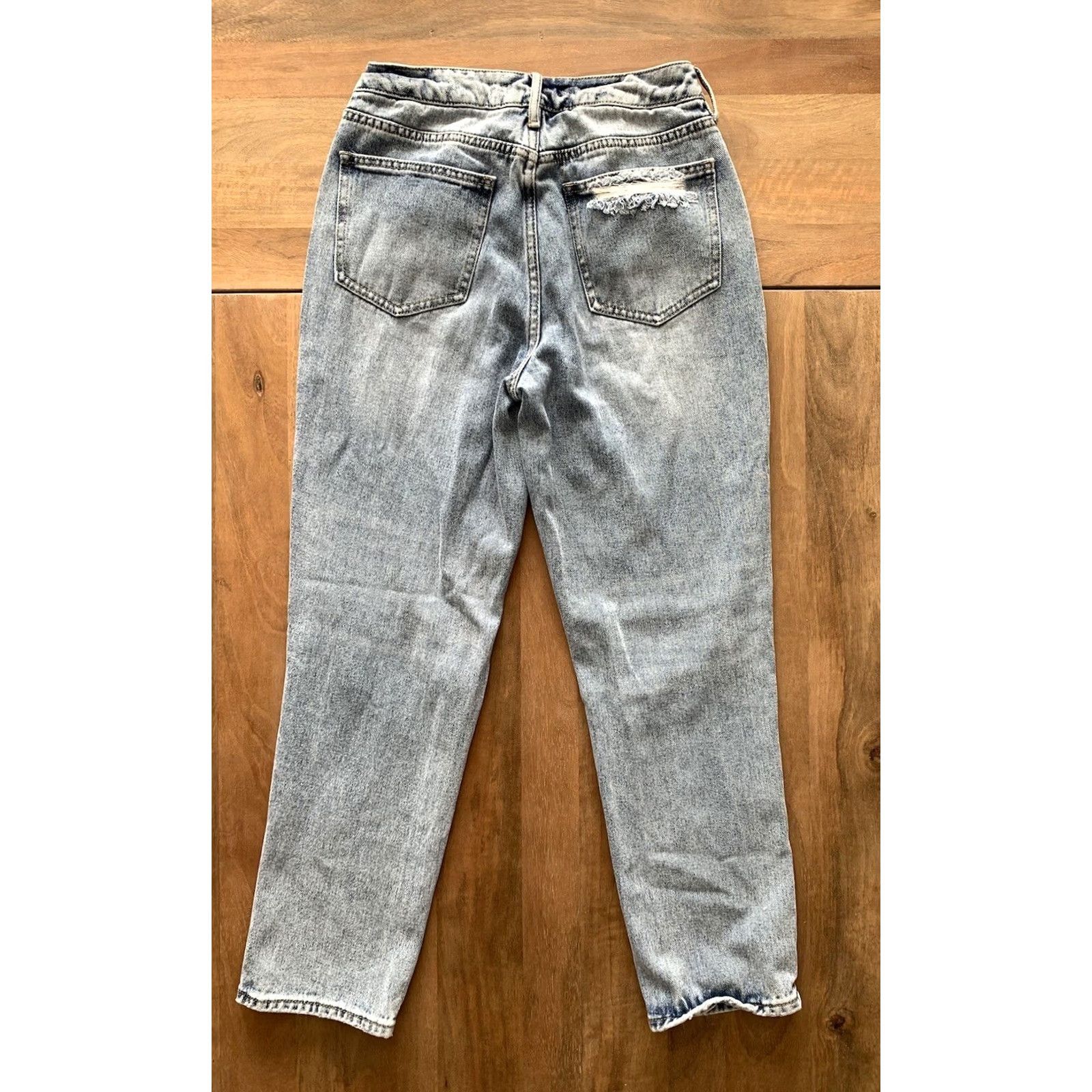 Pacsun Pacsun Mom Jeans High Waisted Button Fly Distressed Relaxed Tapered 26 Blue Denim Size 26" / US 2 / IT 38 - 2 Thumbnail