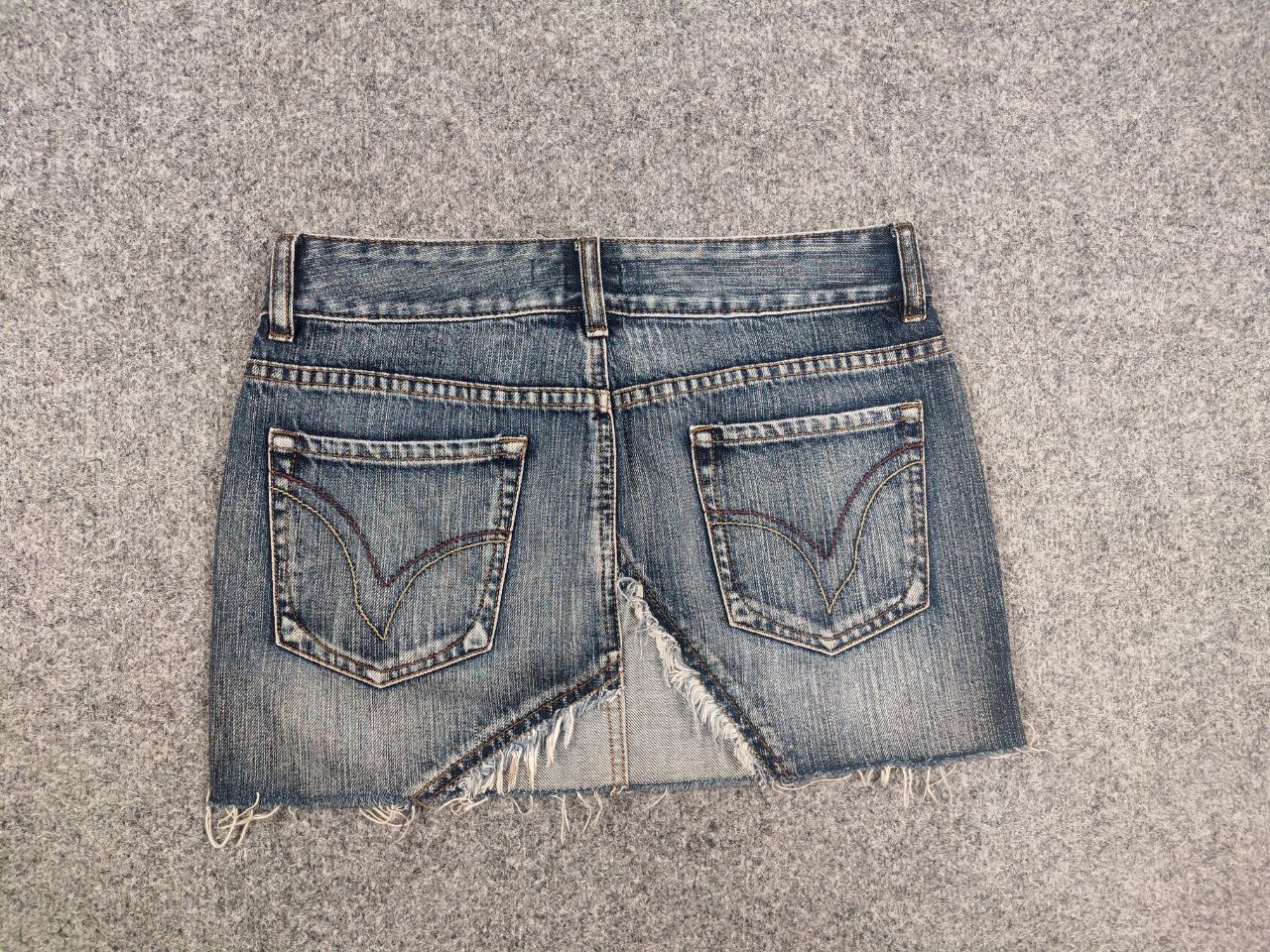 Le Grande Bleu (L.G.B.) le grande bleu (l.g.b.) Style Mini Skirt Vintage denim Y2K Size 28" / US 6 / IT 42 - 8 Thumbnail