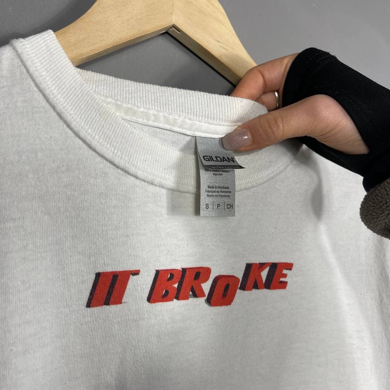 Band Tees × Vintage It Broke Minimalist Graphic Long Sleeve Tee Size US S / EU 44-46 / 1 - 4 Thumbnail
