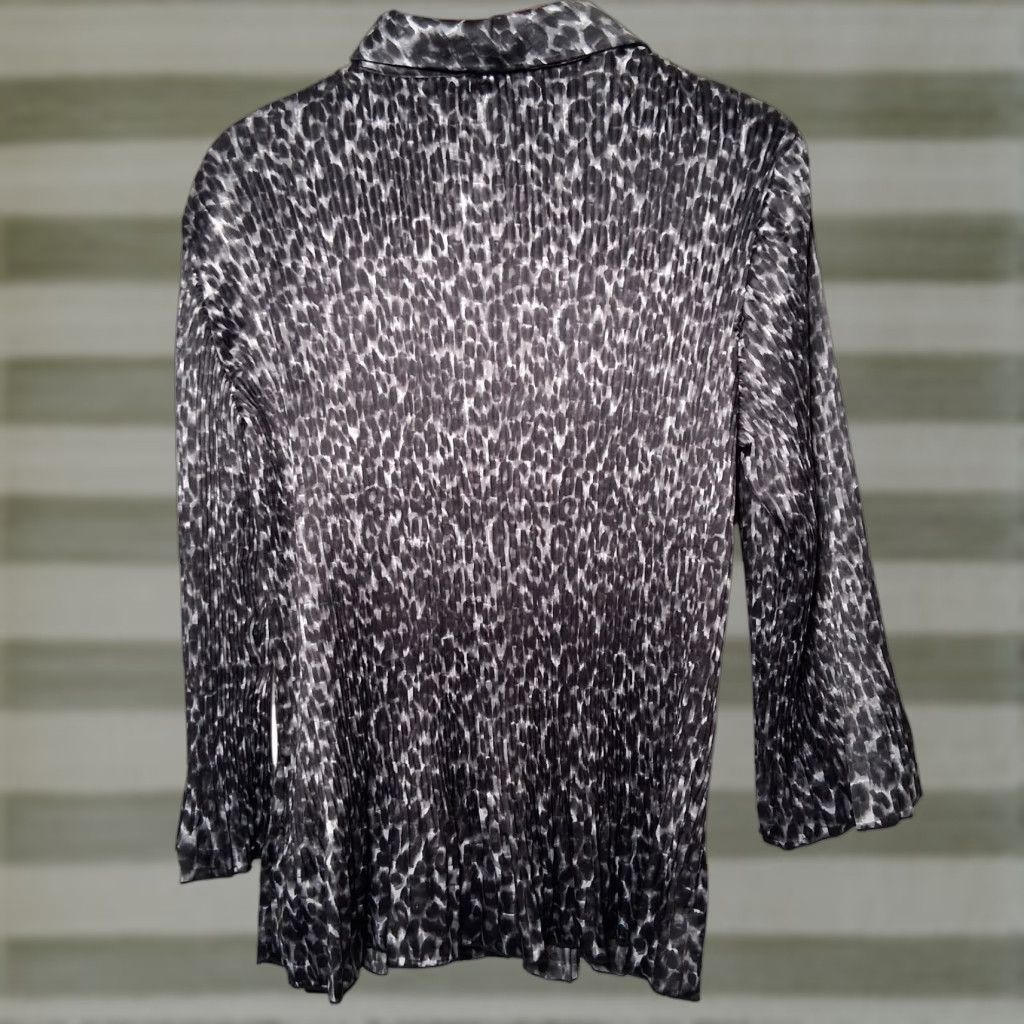 Vintage Jaclyn Smith Blouse XL Black Cat Print Bell Sleeve Pleated Satin Polyester Button Collared Size XL / US 12-14 / IT 48-50 - 1 Thumbnail