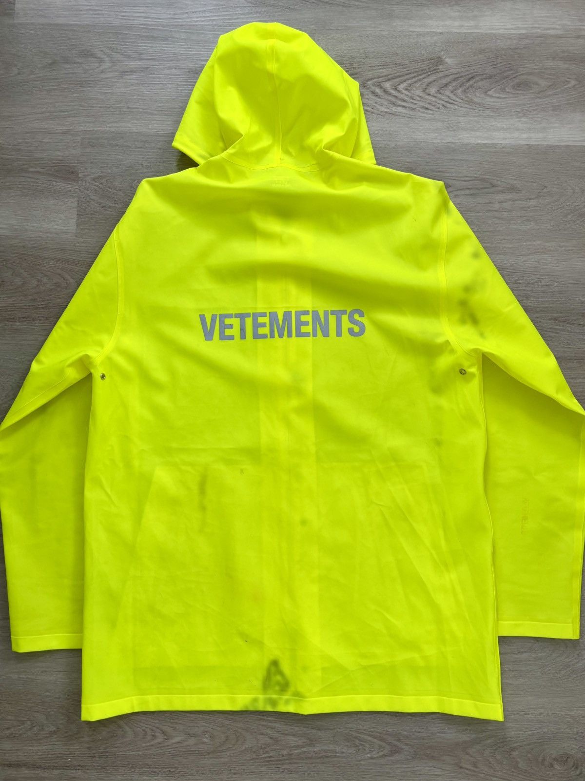 Vetements Vetements SS18 Logo Raincoat Size US M / EU 48-50 / 2 - 13 Thumbnail