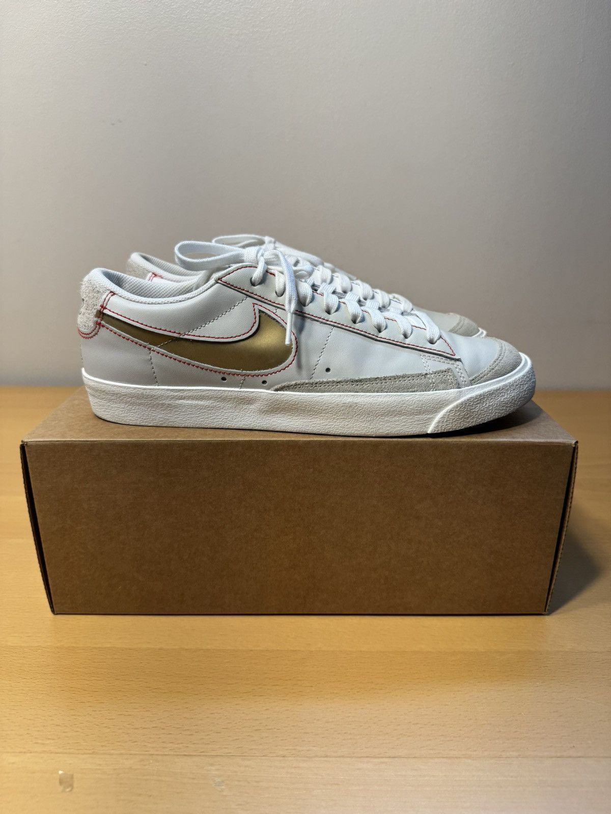 Nike BLAZER LOW '77 PREMIUM Size US 10 / EU 43 - 2 Thumbnail