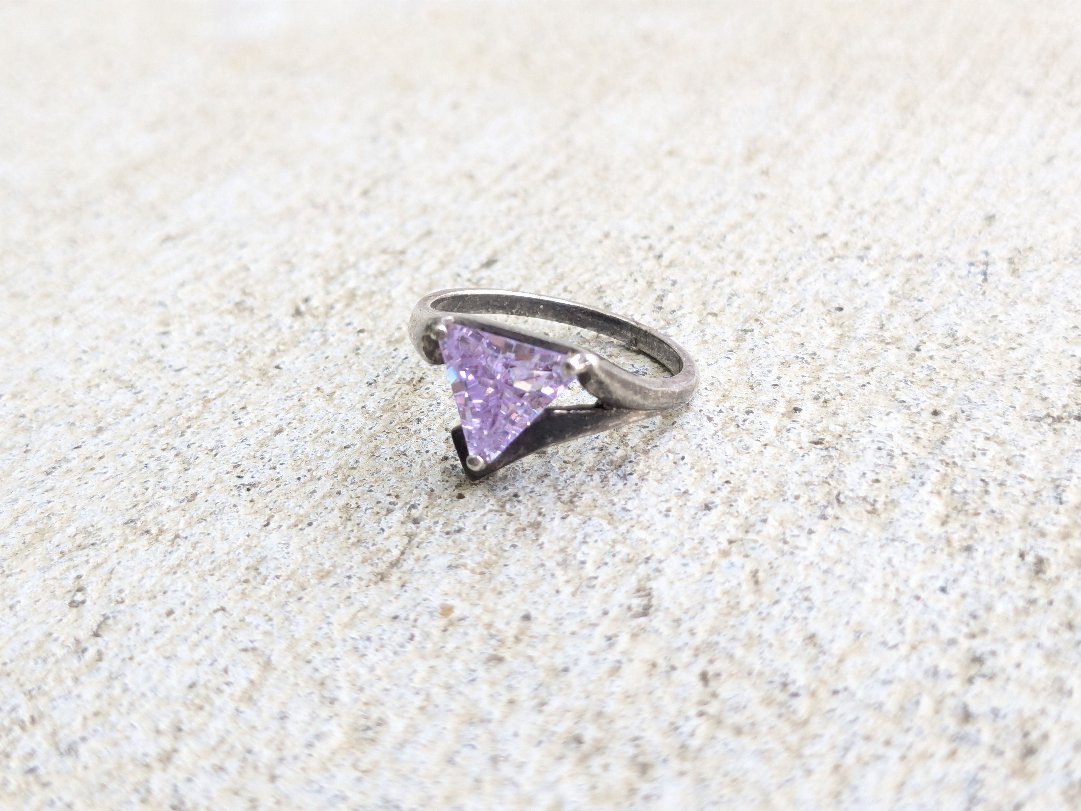 Jewelry × Sterling Silver × Vintage Sterling Silver Ring Lavender Purple CZ Triangle Faceted 8 Size ONE SIZE - 2 Thumbnail