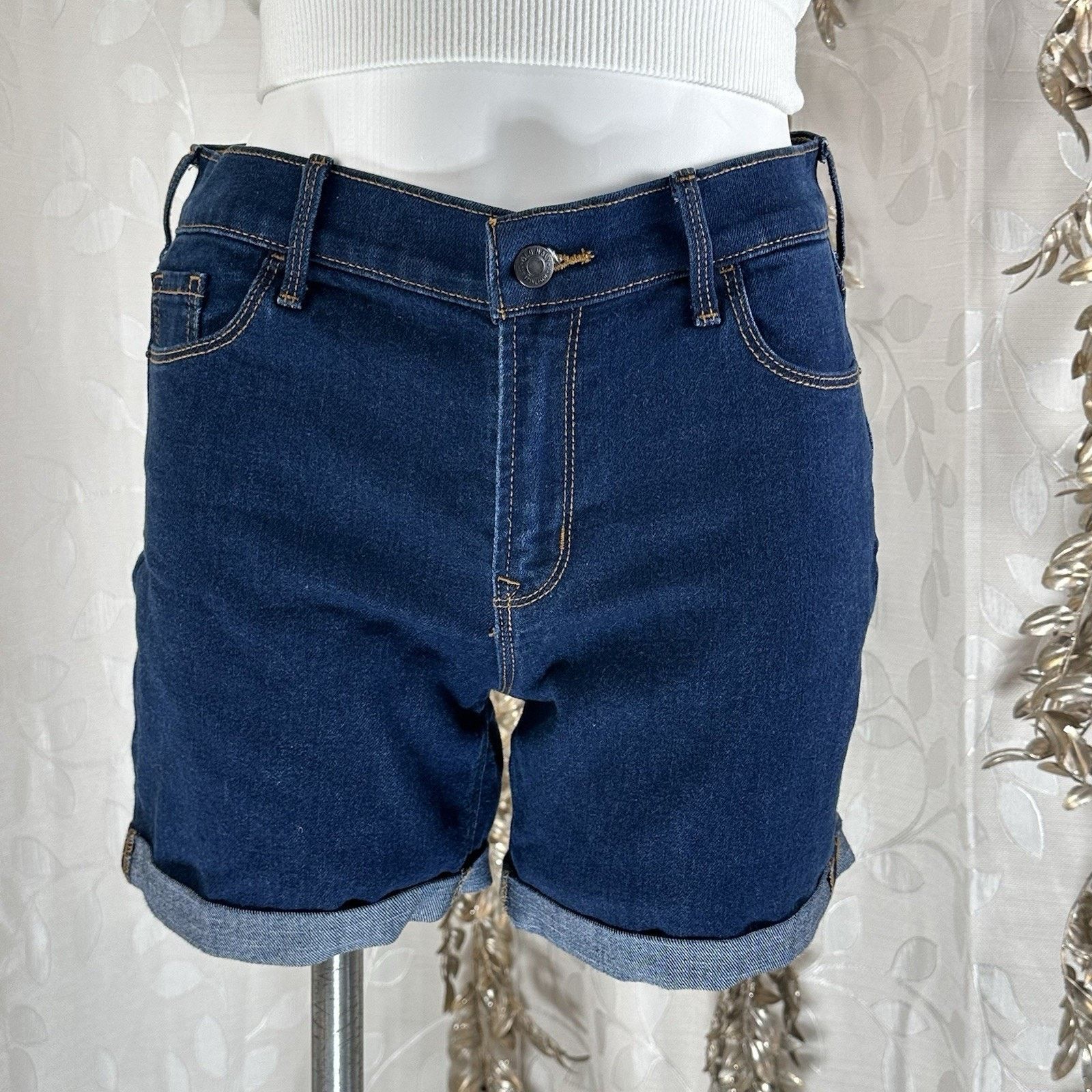 Old Navy Old Navy Slim Midi Denim Shorts Size 8 Dark Rinse Cuffed Size 30" / US 8 / IT 44 - 1 Thumbnail