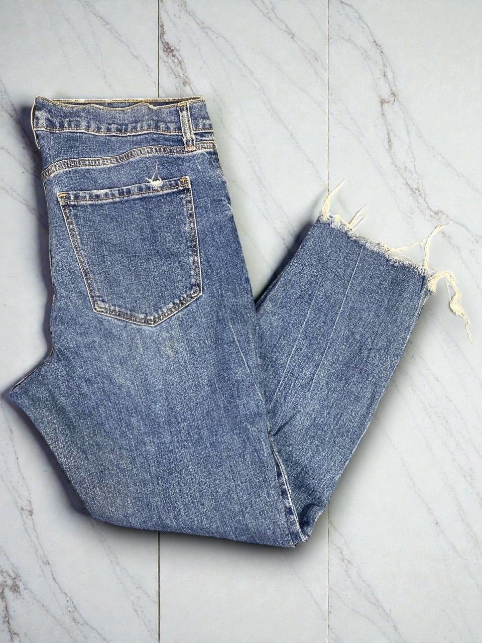 Old Navy old navy boyfriend cut mid rise distressed denim Size US 36 / EU 52 - 1 Thumbnail