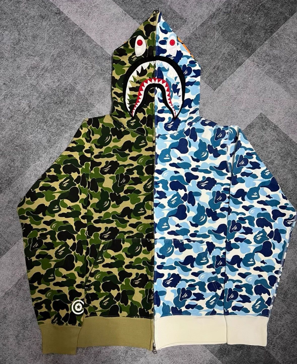 Bape BAPE CAMO SHARK FULL ZIP HOODIE Size US L / EU 52-54 / 3 - 1 Thumbnail