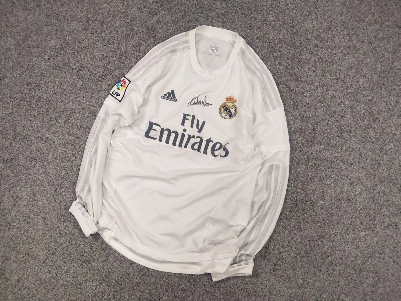 Adidas Aut 2015-16 Adidas Real Madrid Long Sleeve Jersey Shirt Home Size US M / EU 48-50 / 2 - 6 Thumbnail