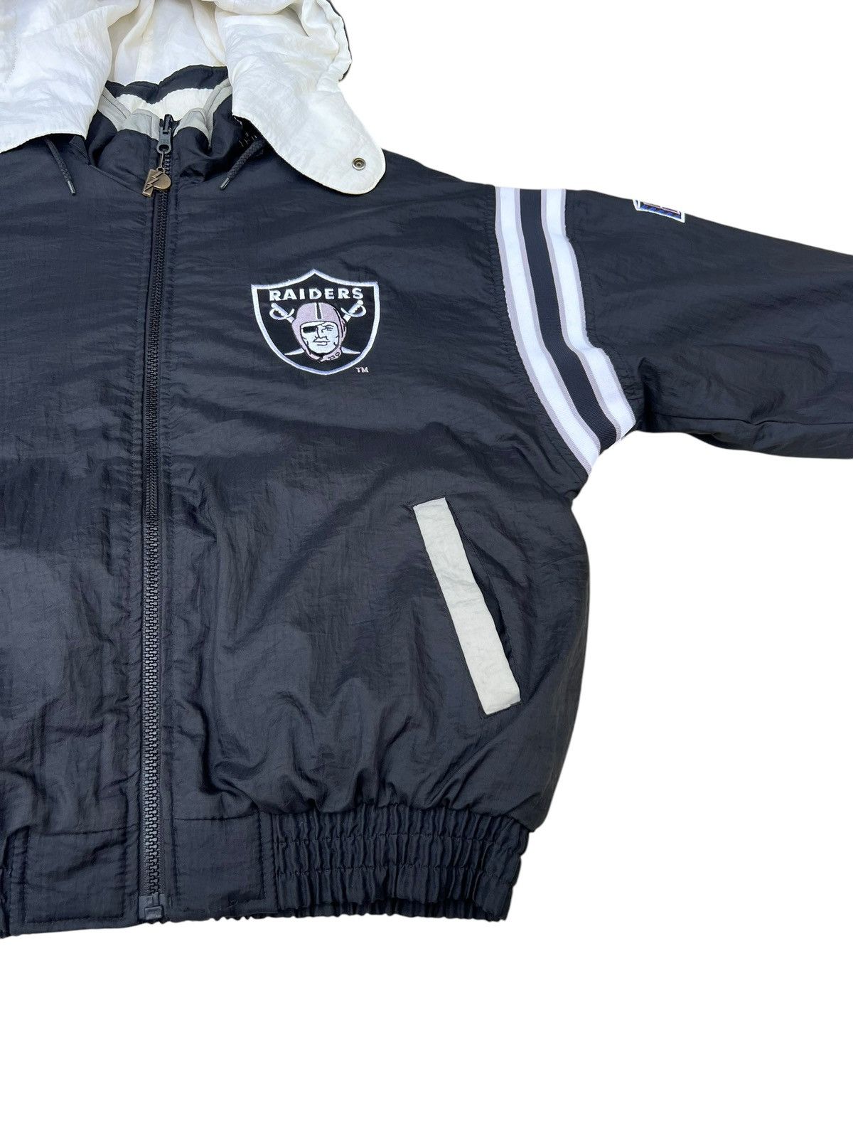 Foot Locker 90s NFL Raiders Reversible Heavy Puffer Pro Player Jacket Size US L / EU 52-54 / 3 - 12 Thumbnail